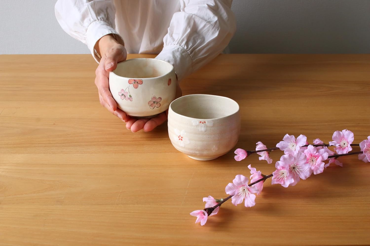 World Creation Set Pink Matcha Bowl: Φ3.7 x H3.0 inches (9.5 x 7.5 cm), Tea Shack: 7.5 inches (19 cm), Chasen: Φ6 x H 4.1 inches (6 x 10.5 cm)