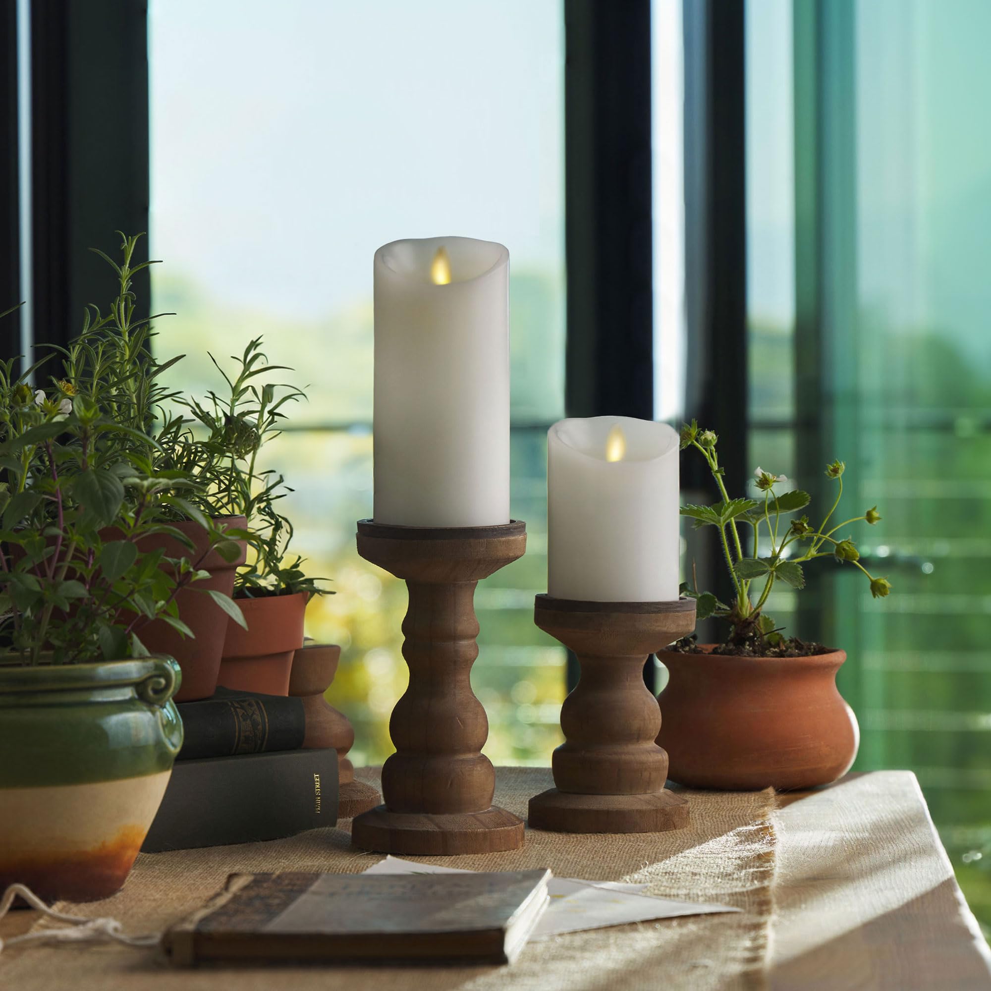 Luminara Candela a LED senza fiamma a colonna in movimento, bordo smerlato, vera cera, non profumata - bianca (16,5 cm)