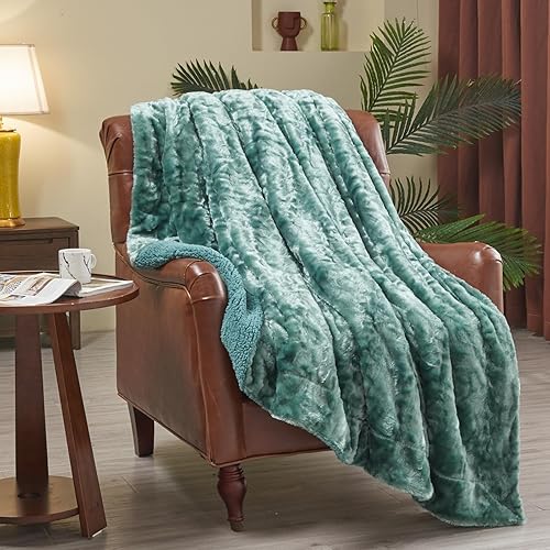NEWCOSPLAY Manta de piel sintética súper suave para sofá, manta cálida de felpa cálida para sofá y cama (verde azulado, manta (50 x 60 pulgadas) disponible en Yaxa Peru