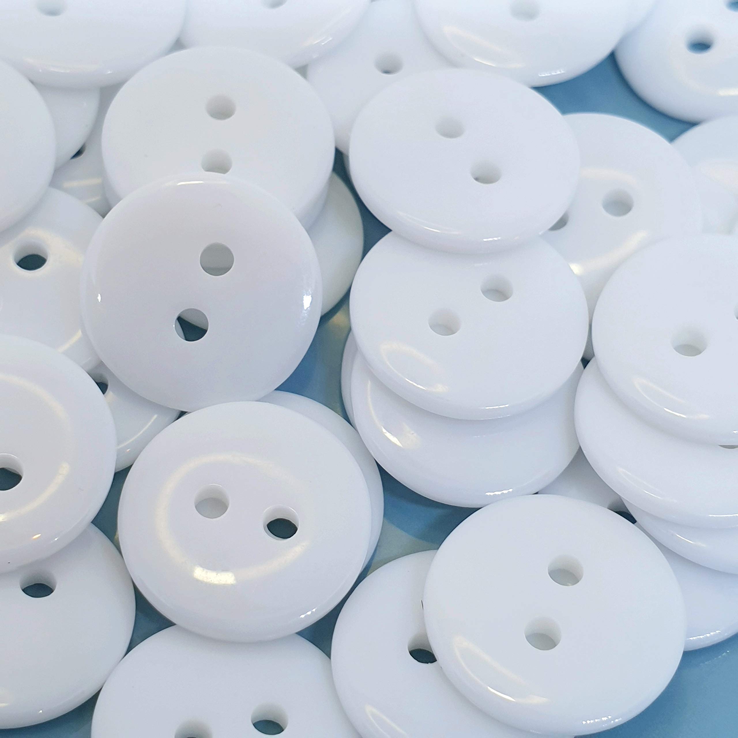 MajorCrafts 48pcs 20mm 2 Holes Round Resin Sewing Buttons Needlework Arts and Crafts (White)