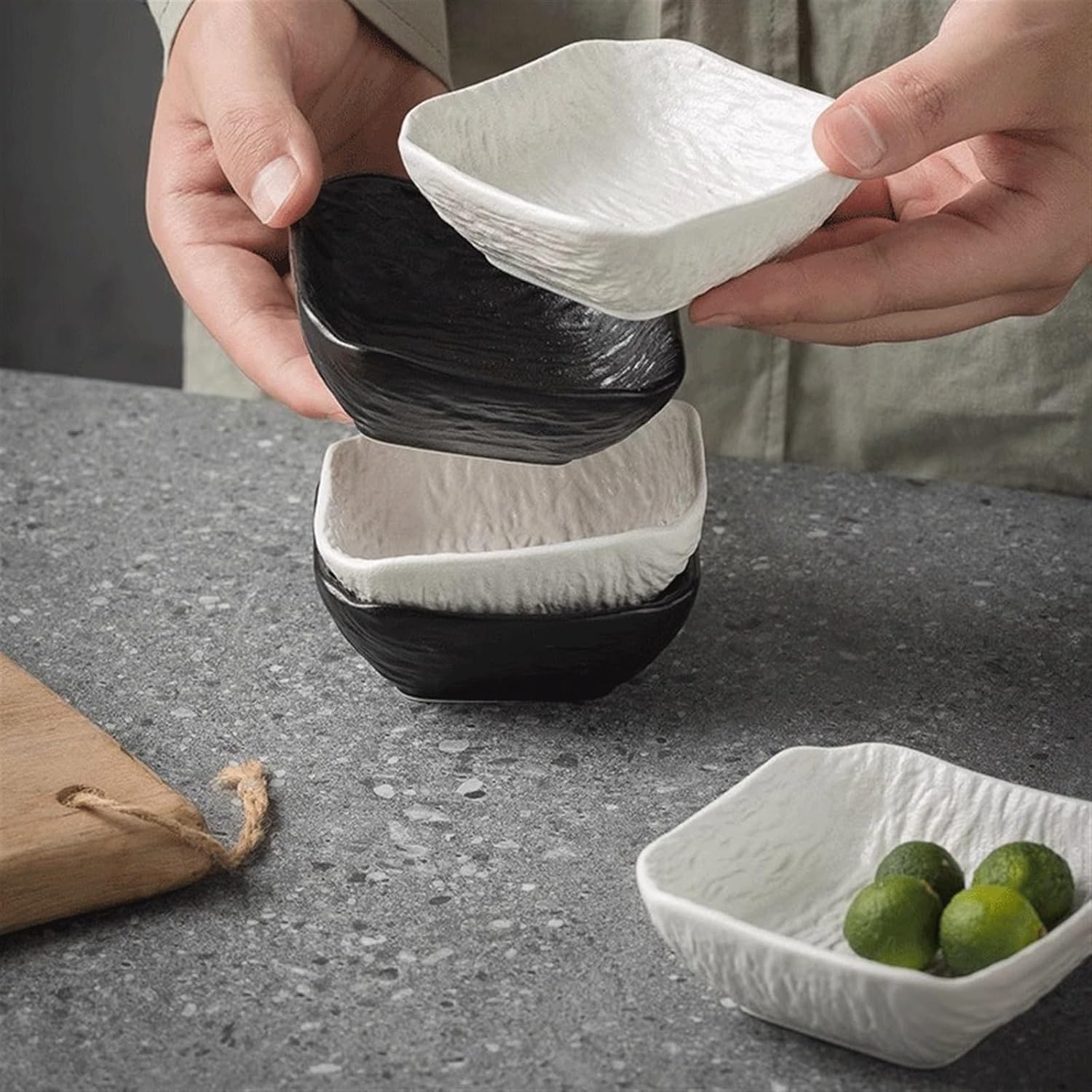 Salad plate Soy Sauce Dish 3.4 Oz Porcelain Dip Serving Bowls Set Small Sauce Bowls for Side Dishes Sushi Sauce Tomato Sauce Ingredient Soy BBQ Plastic plate (Color : 1)