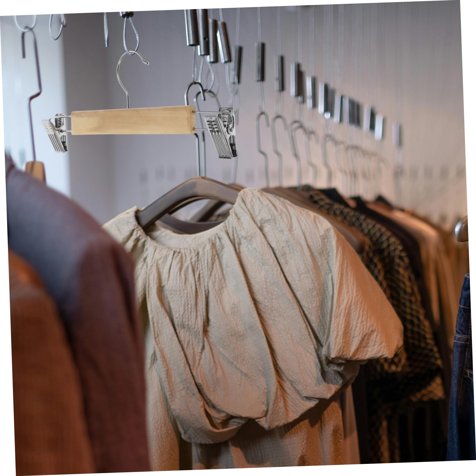 Grucce in Legno con Pinze per Pantaloni e Gonne, 10 Pezzi, Acciaio Inossidabile, Resistenti All’usura, per Armadio e Bucato
