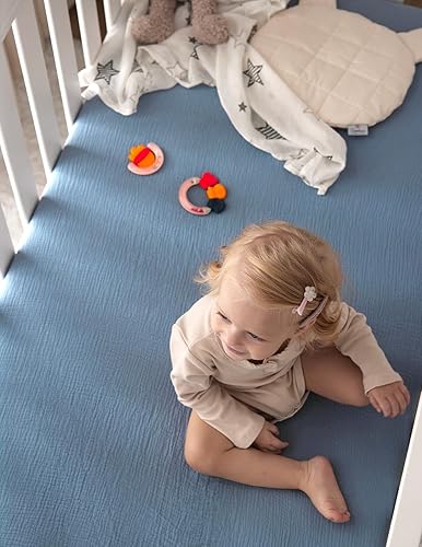 Miniatura 7 de Momcozy Sábanas ajustables estándar de muselina para cuna, 52 x 28 pulgadas, paquete de 2 sábanas de algodón natural suave y transpirable, envoltura