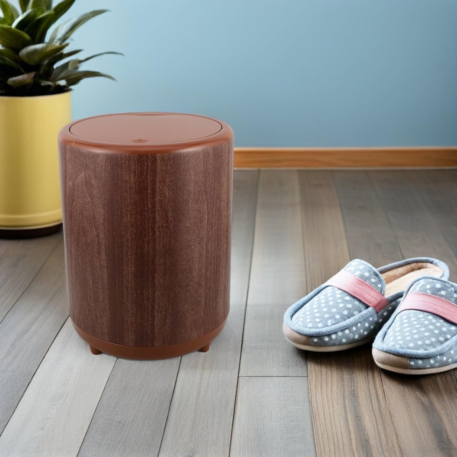 Wood-Like Plastic Trash Bin with Lid 12l Covered Wastebasket for Home Office Bathroom Kitchen Hotel Indoor Use