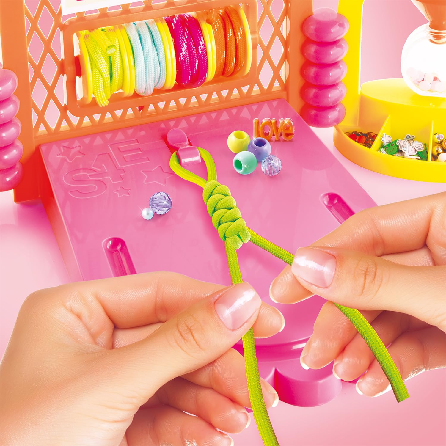Canal Toys - Style 4 Ever - Fabrique à Porte-Clés DIY 3 en 1 - Crée Tes Porte Clefs Uniques Ultra Stylés - Paracordes, Aquacharms, Perles et +150 Accessoires - Idée Cadeau Enfant Dès 6 Ans - OFG 366