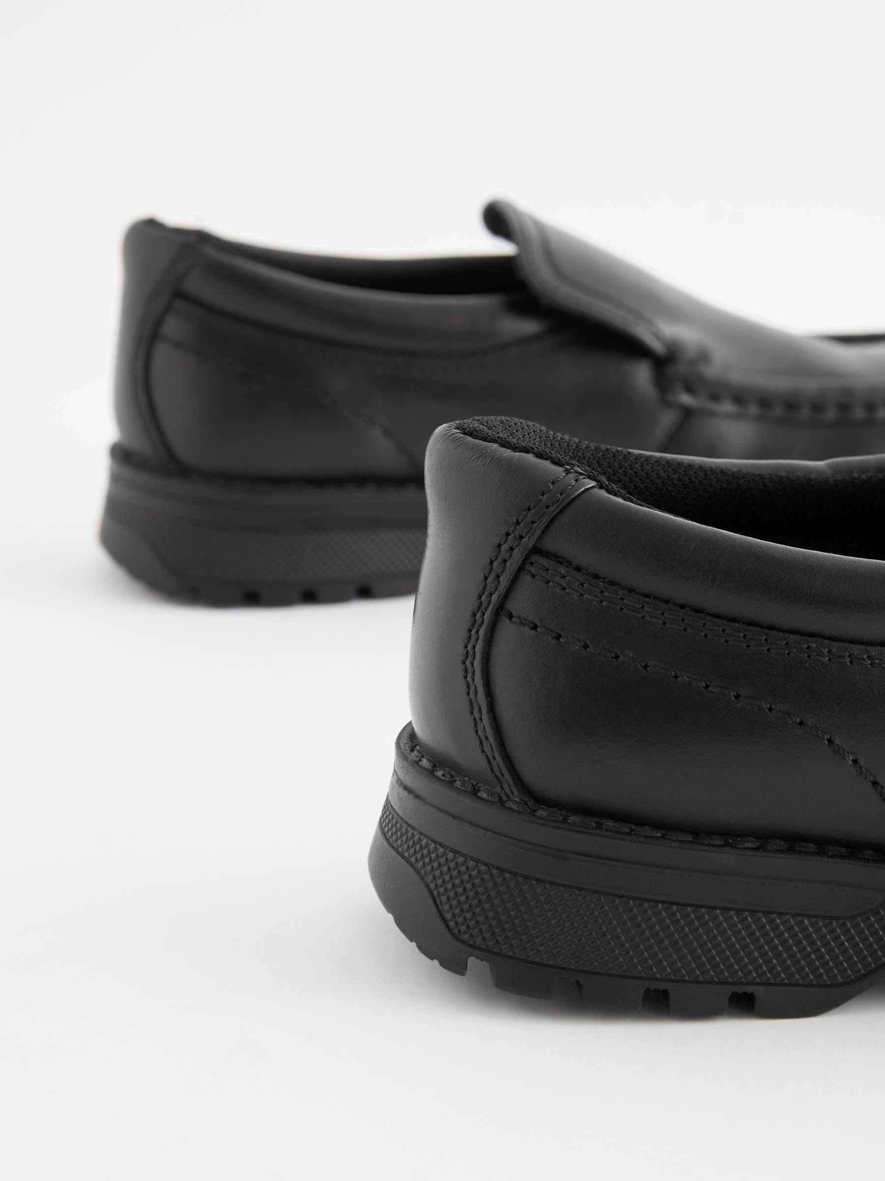 NEXT Niños Mocasines Escolares de Cuero
