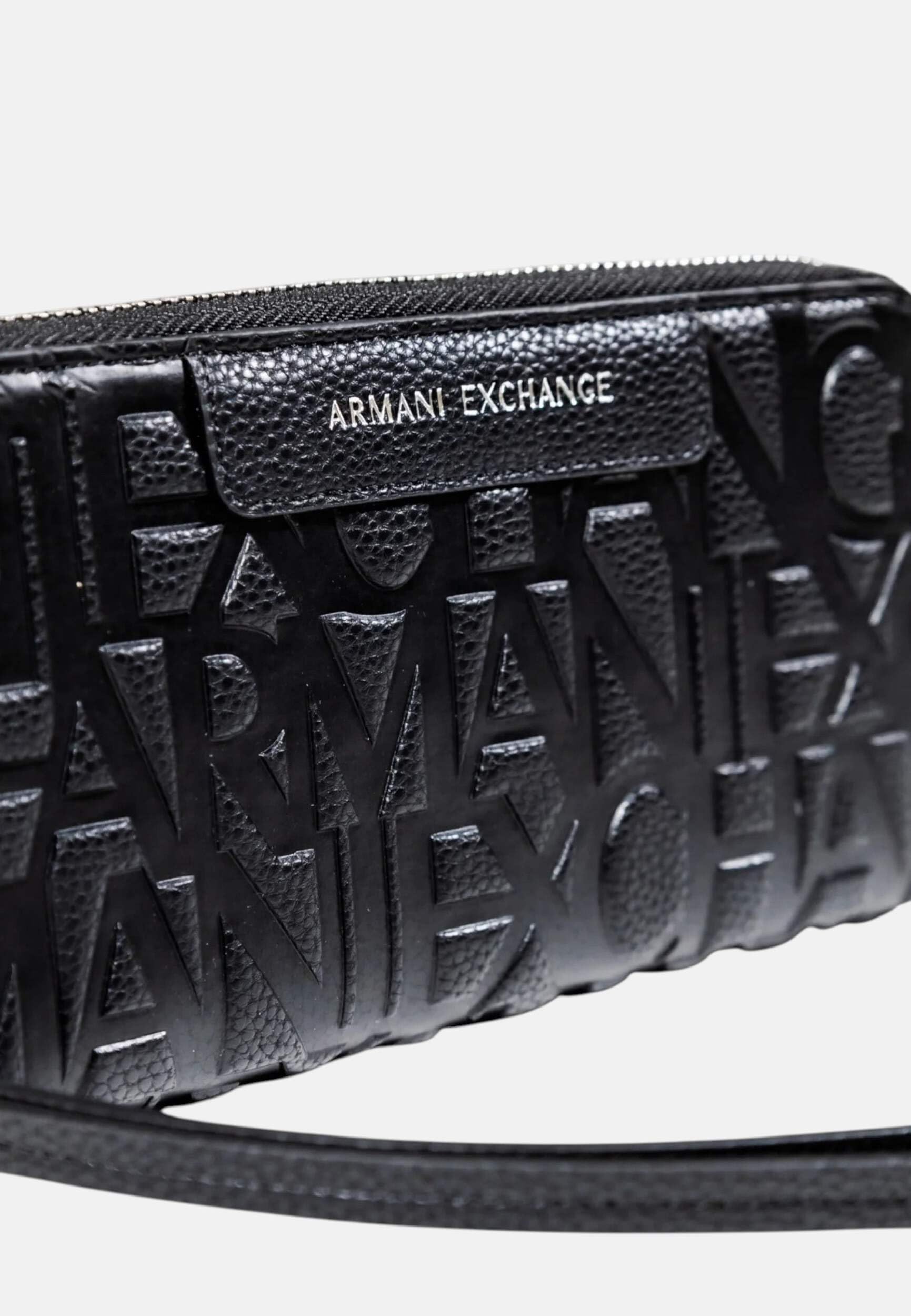 Armani Exchange Women's Essential Liz, Pebble, Logo Embossed Accessory-Travel Wallet, Black, Negro, Talla única