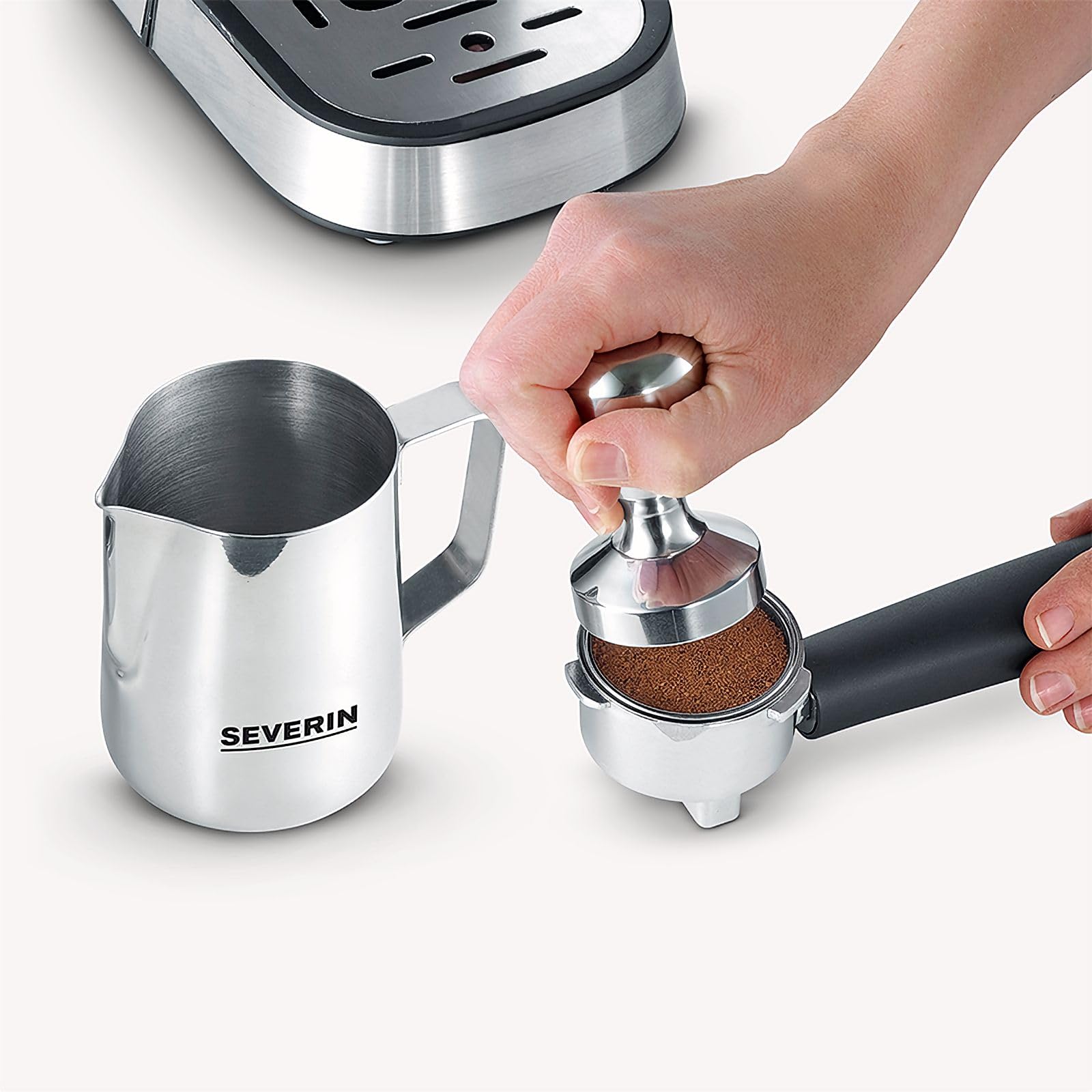 SEVERIN Cafetière Expresso "Espresa Plus", 1 350W, 1,1 L, Manomètre intégré, Pompe 15 bars, Set barista inclus, Inox-Noir, KA 5995