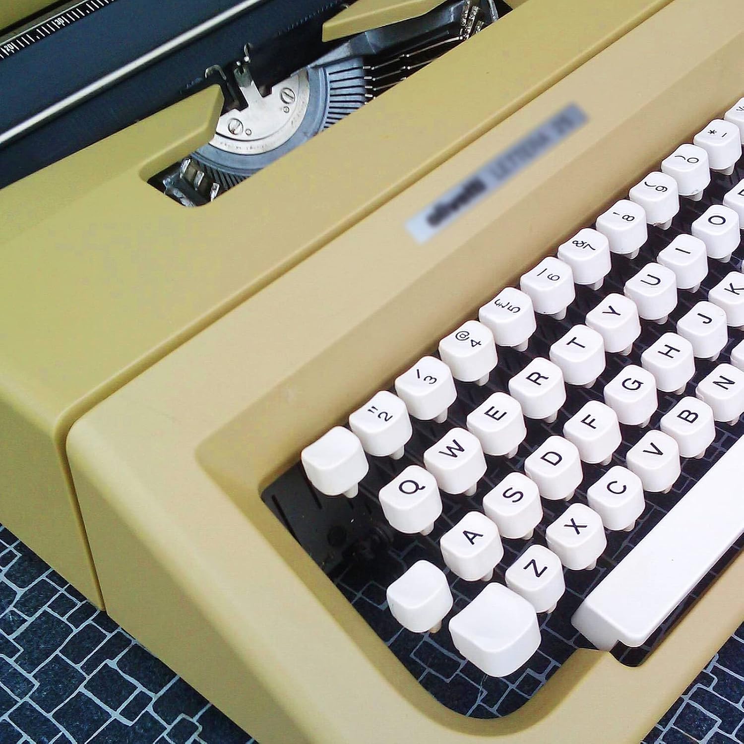 Classic Retro Manual Typewriter (Old Fashioned Furnishings Gift) Typeable 32 * 35 * 10CM