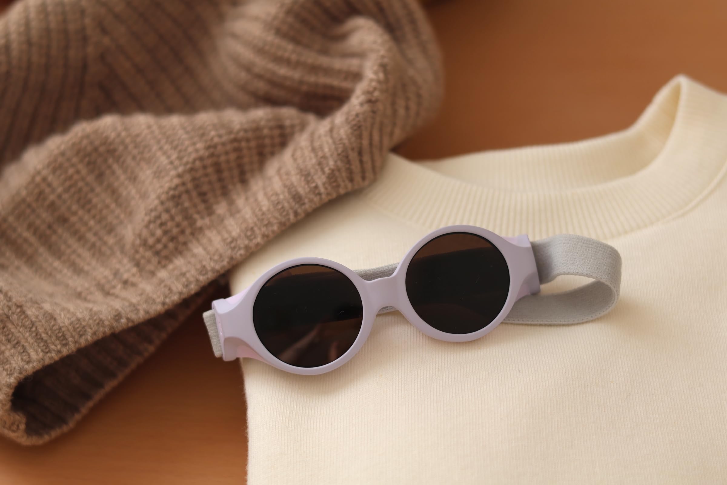 Béaba, Lunettes de soleil pour bébé 0-9 mois, Protection 100% UV - CAT 4, Protection Latérale, Confort Optimal, Bandeau élastique ajustable, Collection Glee, Lila