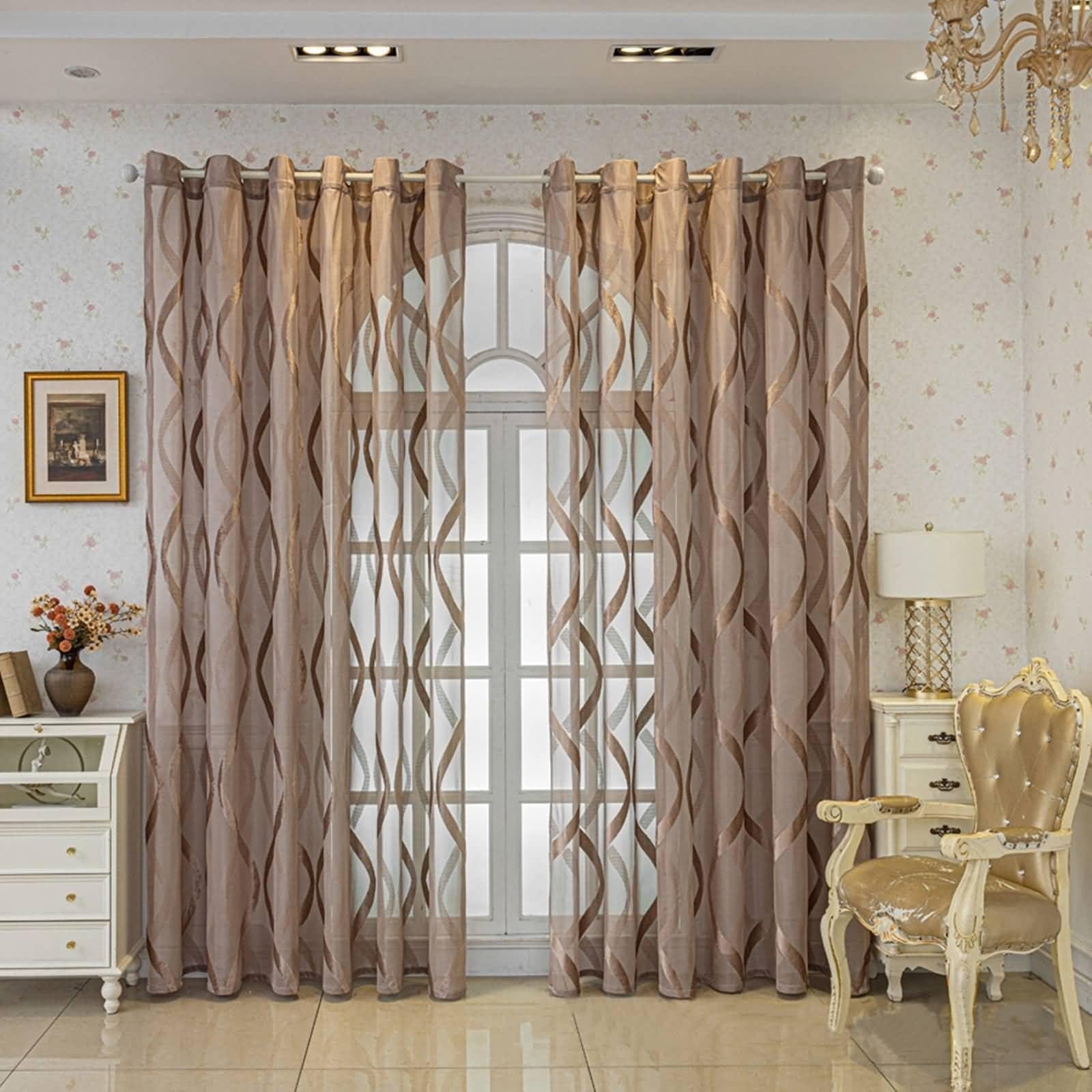 Rideaux voilage salon à rayures ondulées pour créer une ambiance cosy en chambre