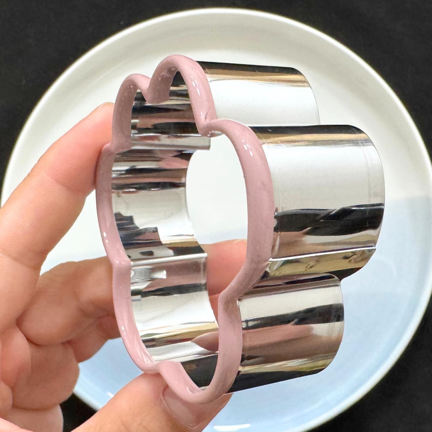 LUBTOSMN 8 Piece Cat Cookie Cutters Set, Silicone Rim Baking Set