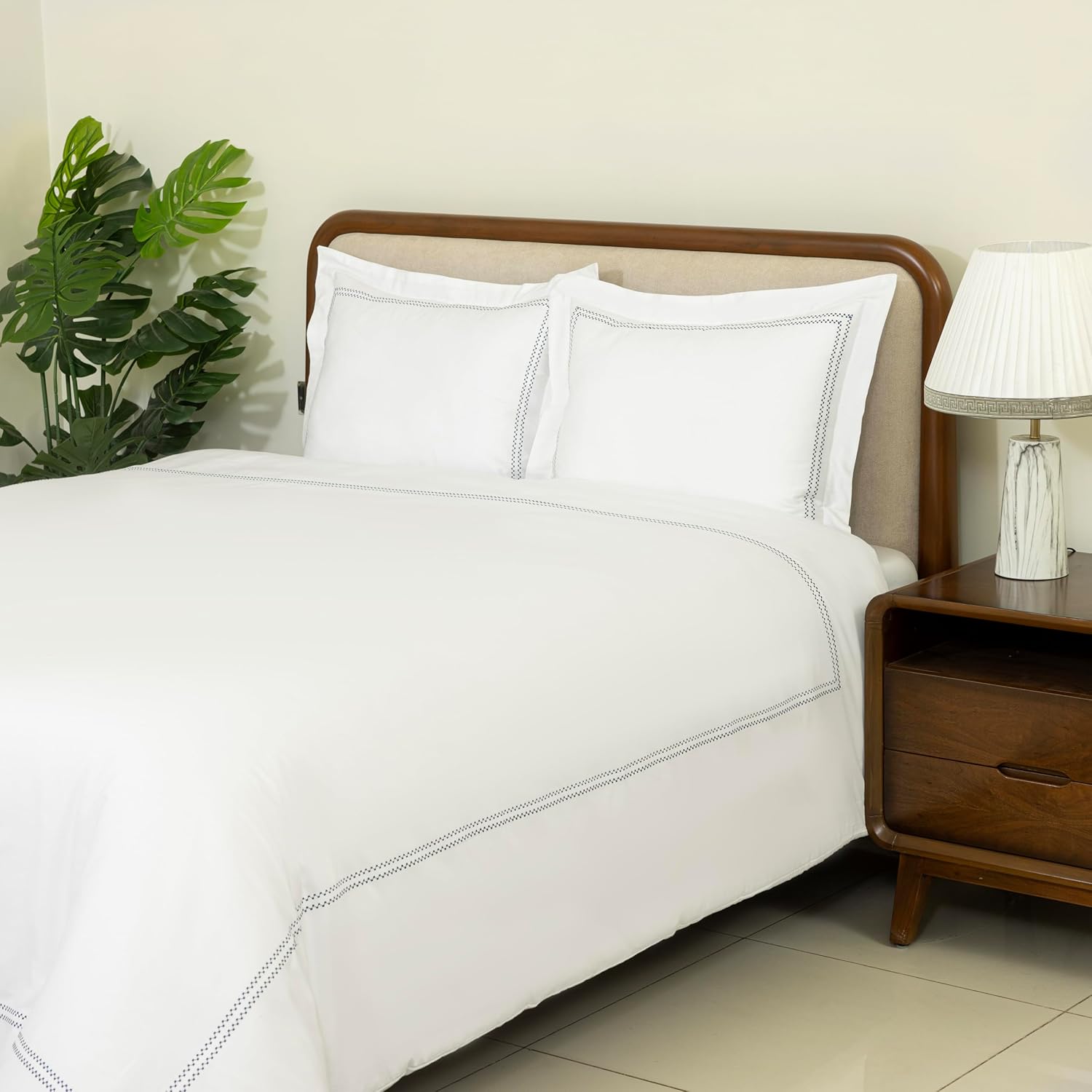Dreamology White Duvet Cover Luxury Hotel-Quality 100% Cotton Sateen T300 Embroidered Duvet Cover with 2 Pillow Shams Hypoallergenic Button Closure 3 Pieces (Chevron Navyblue, Queen)