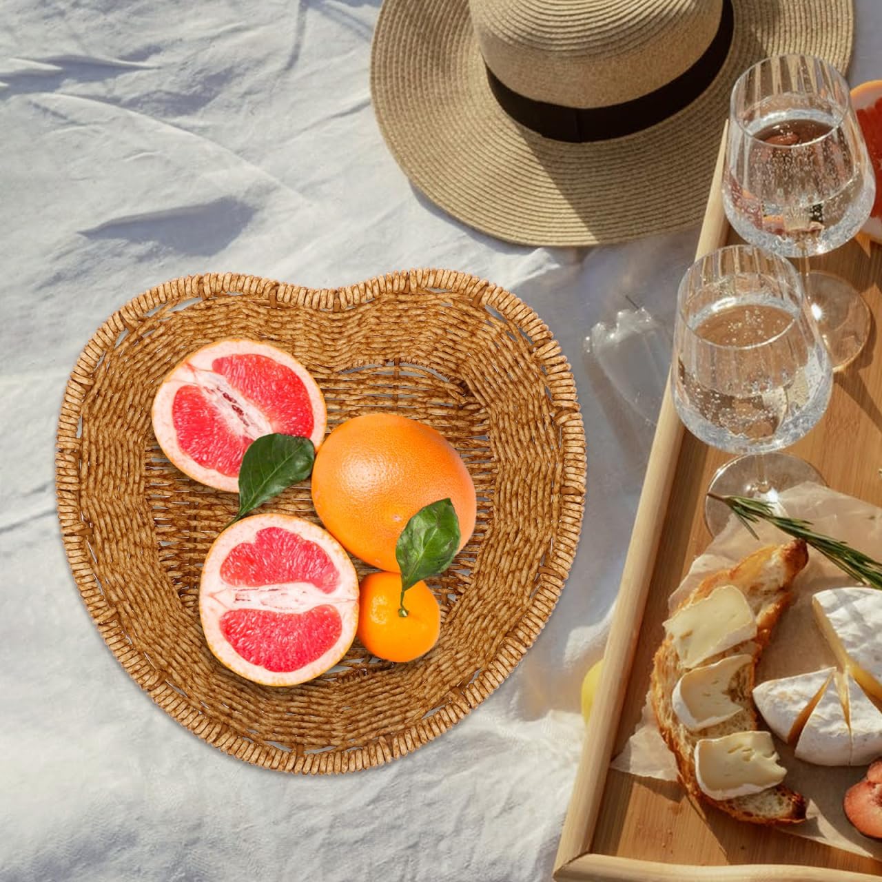 Ciieeo Rattan Bread Tray Woven Heart Shape Fruit Candy Display Basket Snack Pastry Chips Serving Plate Wicker Coffee Table Tea Decoration