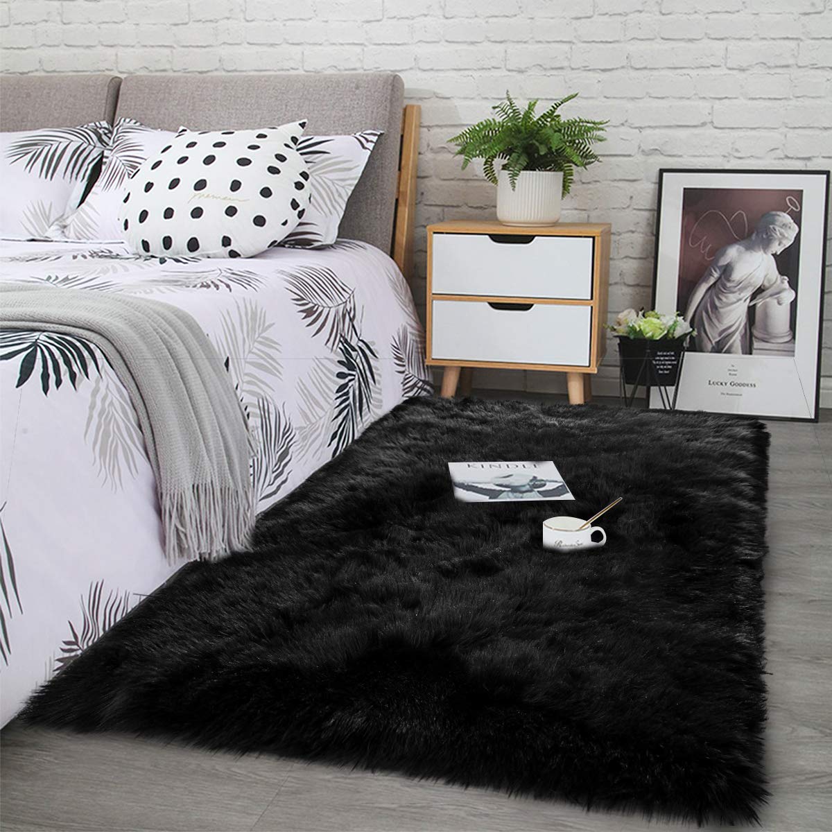 LOCHAS Soft Fluffy Faux Fur Rugs for Bedroom Bedside Rug 90x150 cm, Washable Furry Area Rug Carpet for Living Room Dorm Floor, Durable Faux Throw Carpets, Black