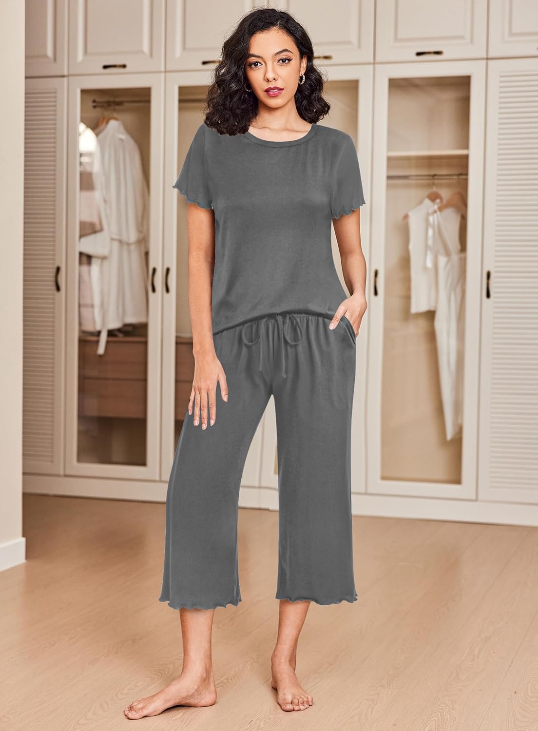 Ekouaer 2 Pack: Women's Pajamas Set Short Sleeve Sleepwear Capri Pants Pjs Soft Loungewear with Pockets - Image 4