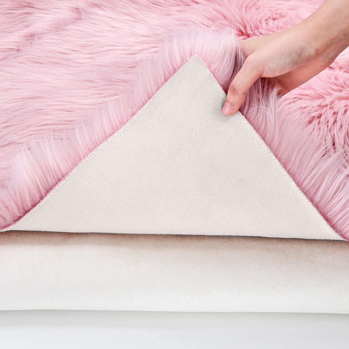 Tapis moderne à poils longs en peau de mouton - 70 x 90 cm - Tapis en peluche douce pour chambre de fille - Tapis de sol confortable à poils longs de 6 cm - Tapis décoratif tendance pour la maison
