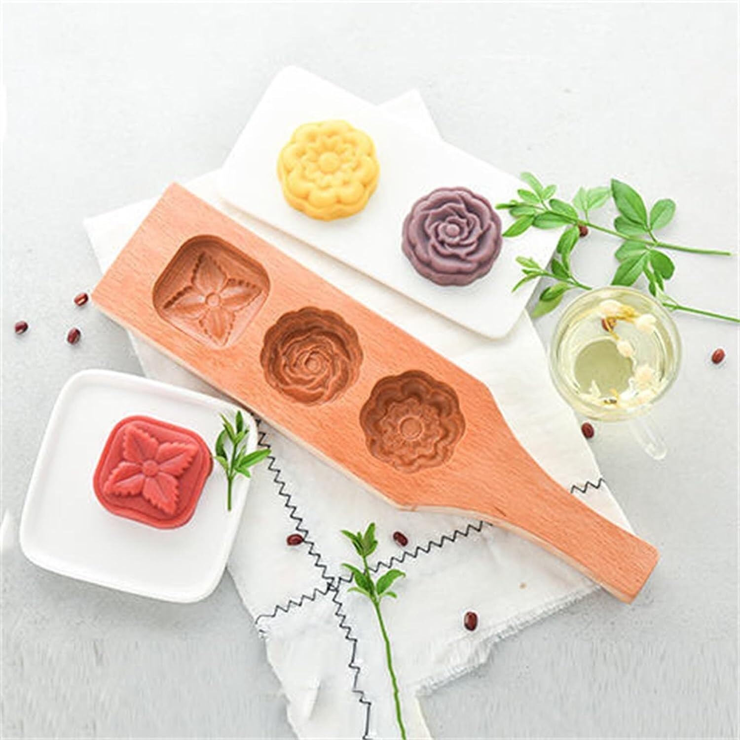 Mains sur le moule de gâteau de lune Moule à gâteau de lune en bois à 3 capacités, for faire des gâteaux aux haricots mungo, outils de cuisson de la peau glacée, for gâteau de lune fait maison, muffin