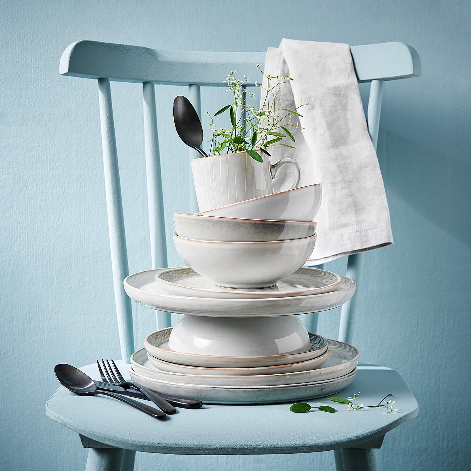 BUTLERS Teller 8er Set Geschirrset HENLEY Steinzeug Geschirr Set 8-tlg. Tafelservice | Teller 21cm Speiseteller 27cm | Landhausstill reaktive Glasur | Mikrowellen- & spülmaschinenfest