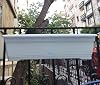 51cm Beyaz Balkon Saksısı+Demir Taşıma Saksı Askılarıyla Tam Set Küpeşteye Monte Dekoratif Çiçeklik