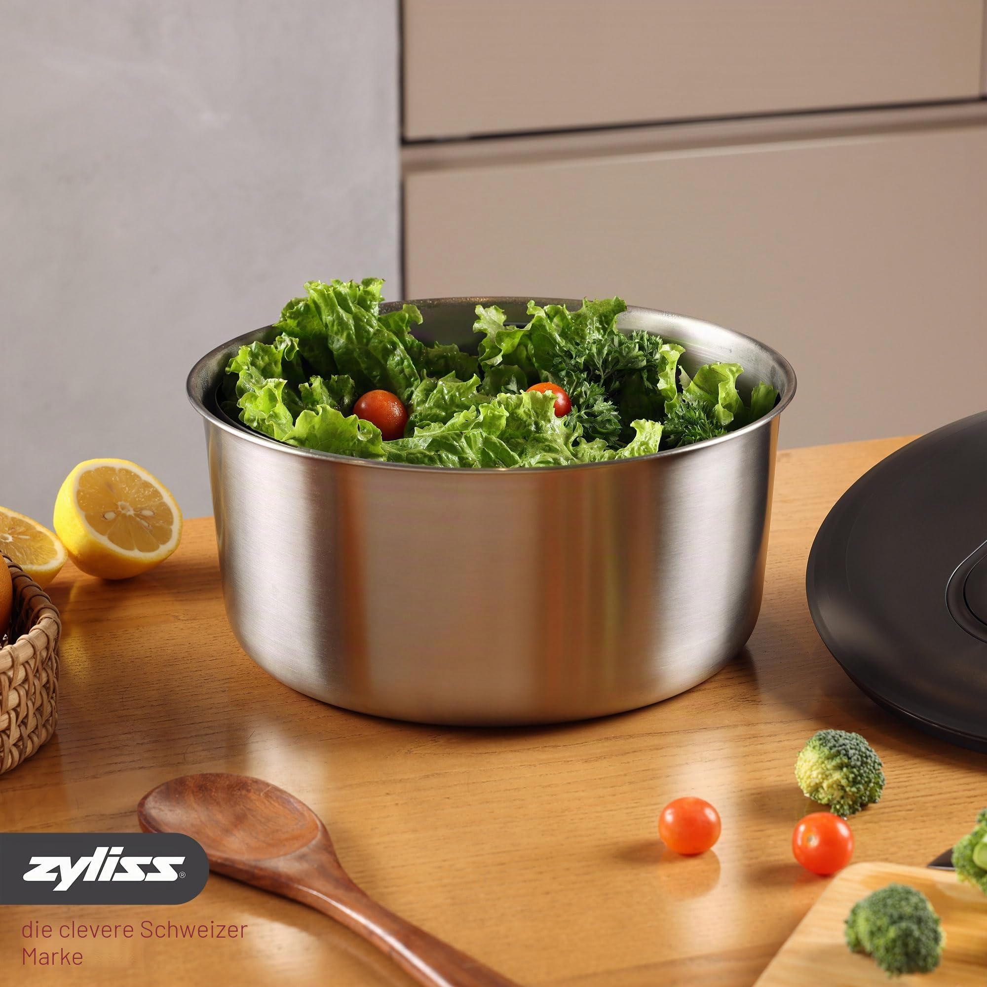 Zyliss Easy Spin Salatschleuder Edelstahl Groß, 6L, Mit Seilzug, Salatschüssel mit Deckel, BPA-frei, Rutschfester Boden, AquaVent™-Technologie, Stopptaste, Spülmaschinengeeignet