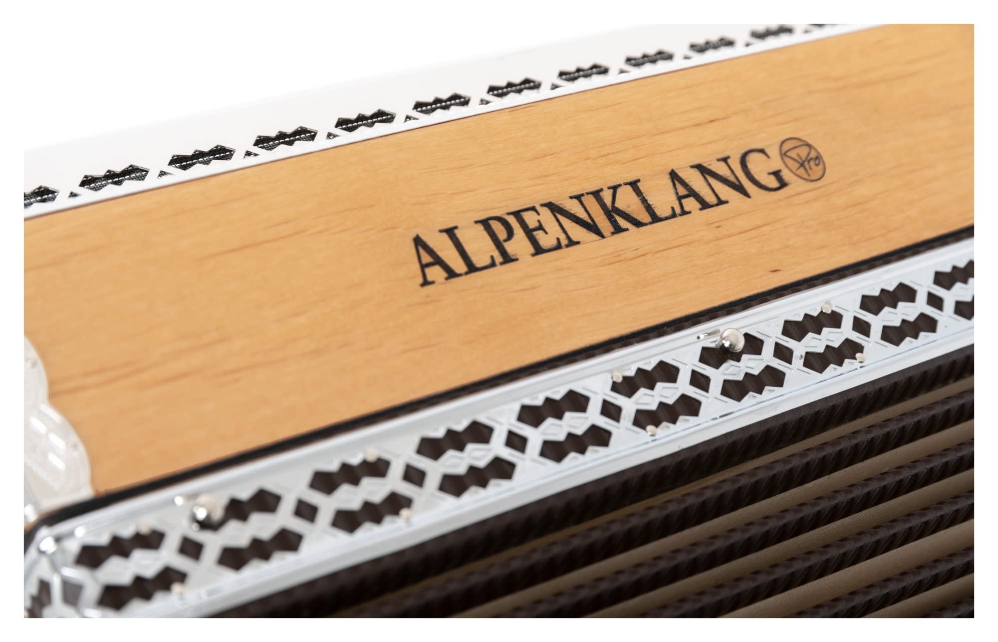 Alpenklang Pro Learn 23 Harmonika B-Es-As - 35 Knopftasten + 1 Zusatzton (3-reihig, 2-chörig) - X-Bass gekoppelt und 6 Helikon-Bässe - inklusive Koffer und Riemen - Buche