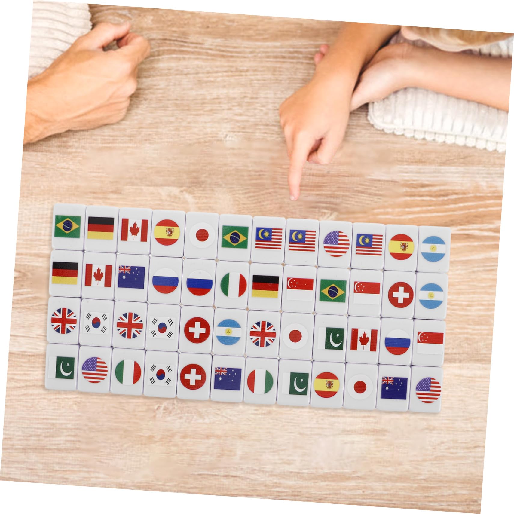 Hohopeti 48 Stück Mahjong Spielset für Erwachsene und Kinder Langlebige Kunststoff Mahjong Steine mit Nationalflaggen Design Vielseitig für Picknick und Familienspiele