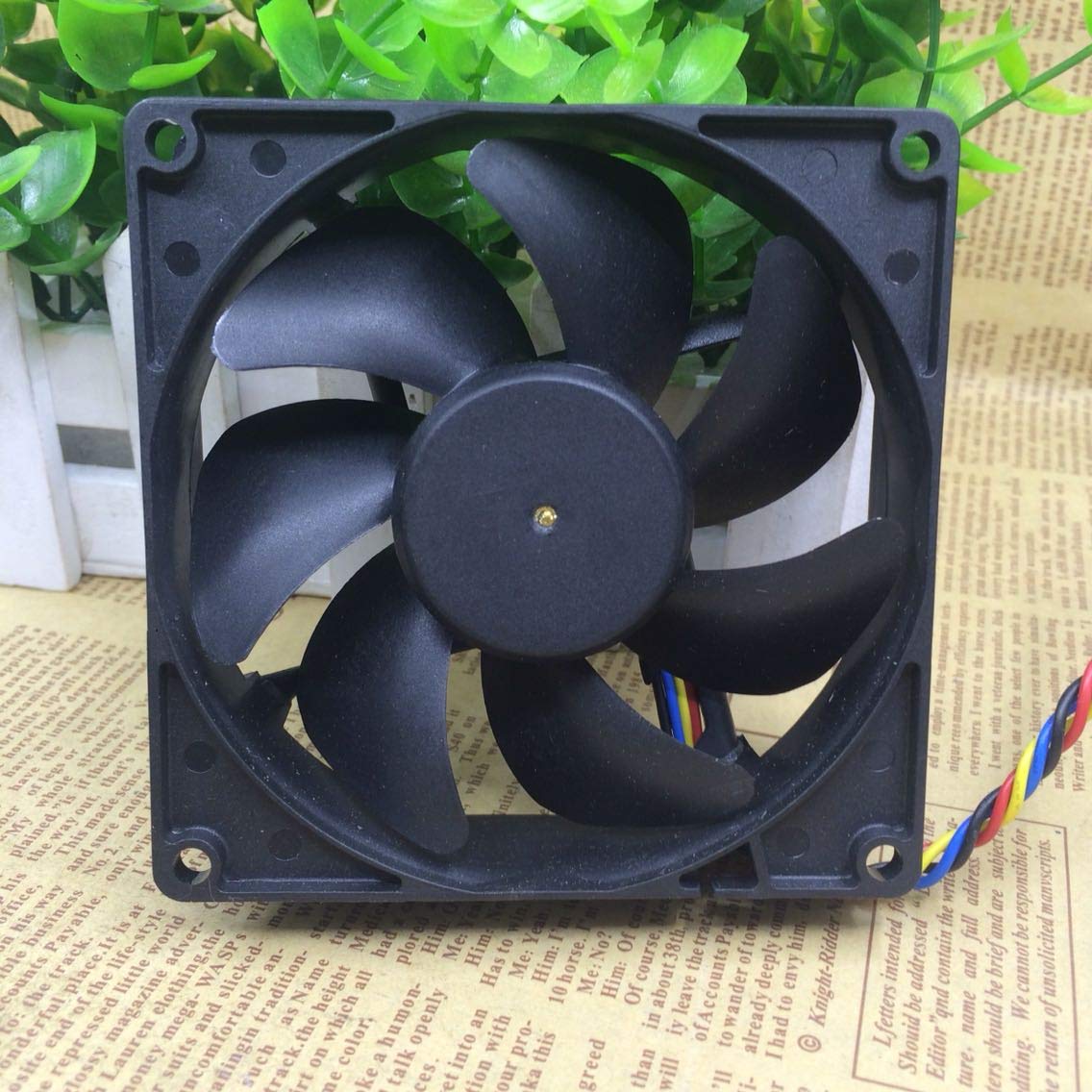 92x92x25mm PF92251B1-0000-S99 12V 4.7W 4Wire Ventilador de refrigeración