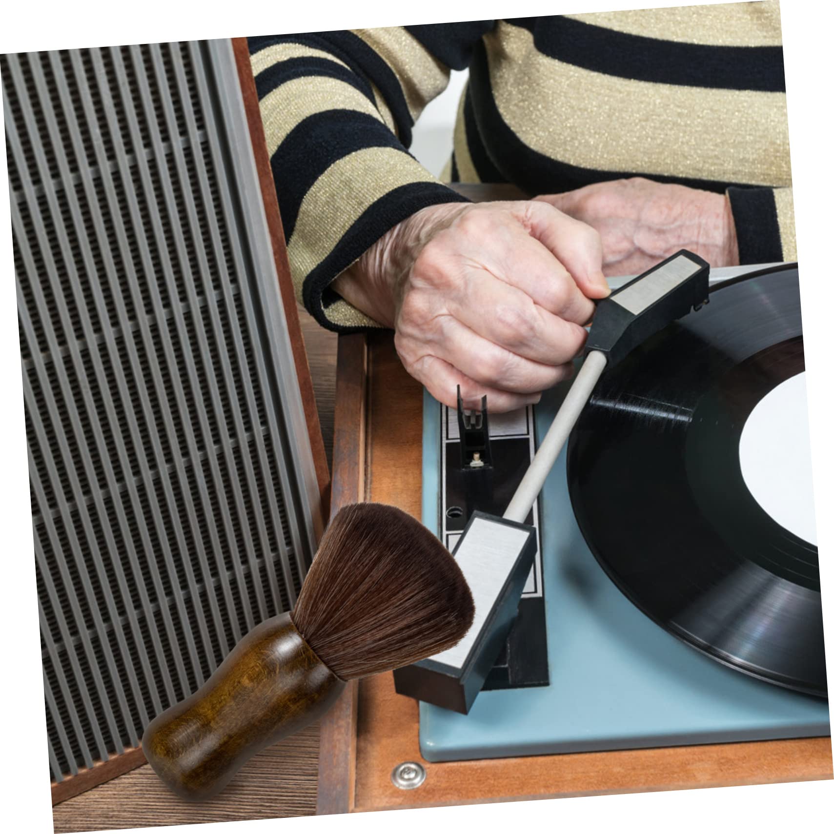 VILLCASE Household Vinyl Brush Cleaner Tool for Record Players Portable Cleaning Brush to Safely and Debris from Vinyl Records and Turntables