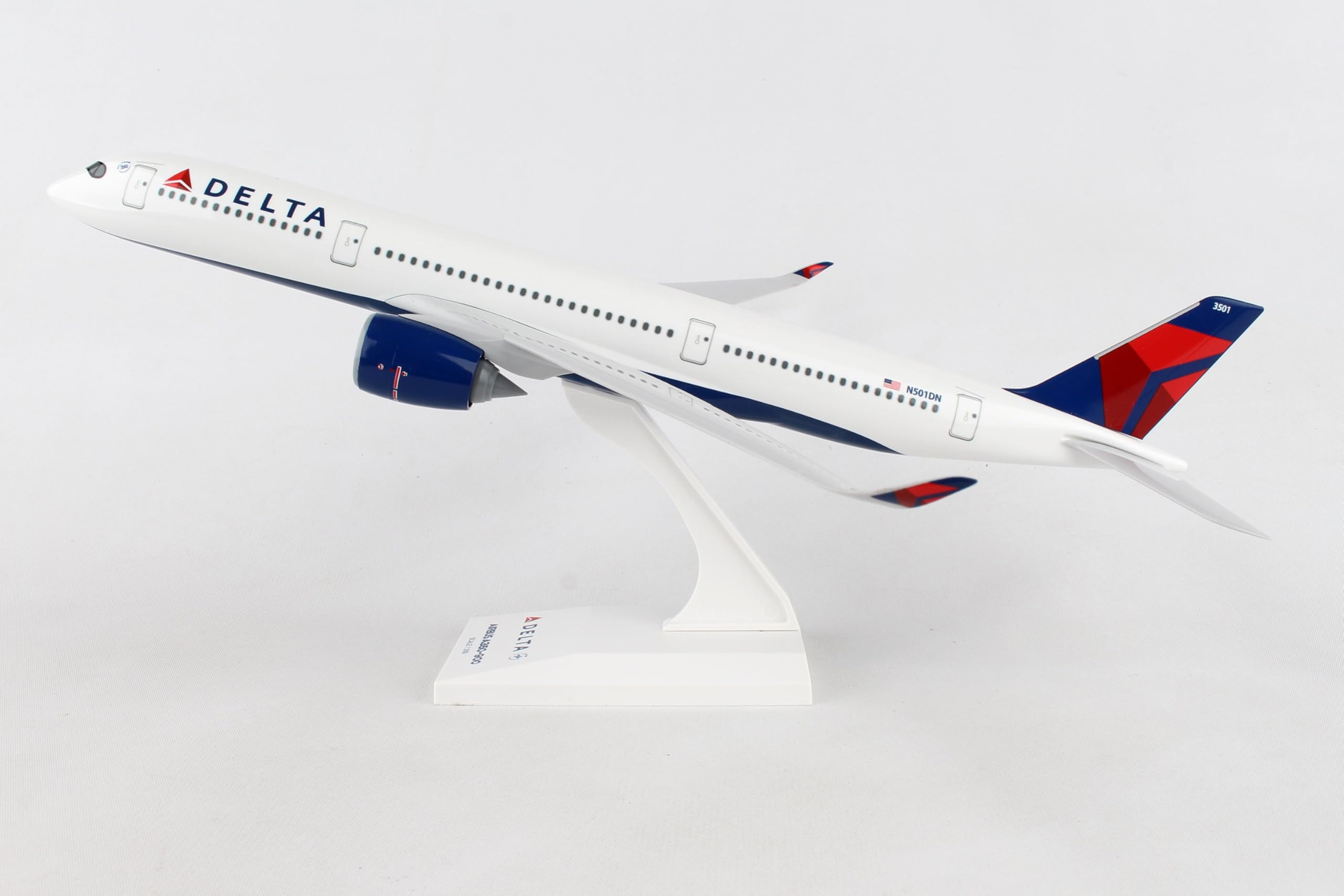Amazon.com: Daron SkyMarks Delta Air Lines Airbus A350-900 1/200