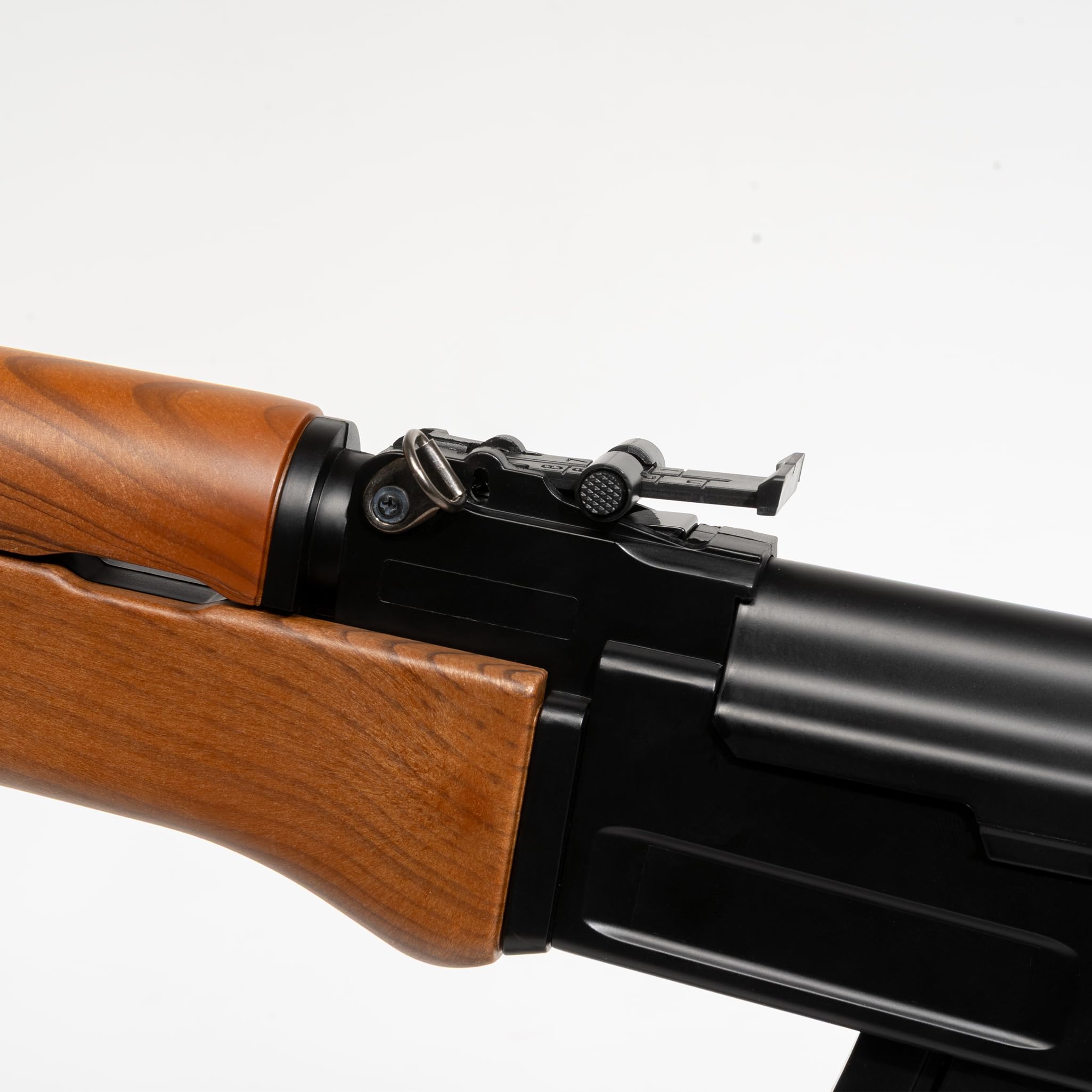 AK 47 softair elettrico, POTENZA 0,9 JOULE, raffica/singolo/sicura, caricatore 50 colpi, batteria Ni‑MH 7,2V + caricabatterie inclusi, 870mm 830g, 1000 pallini inclusi