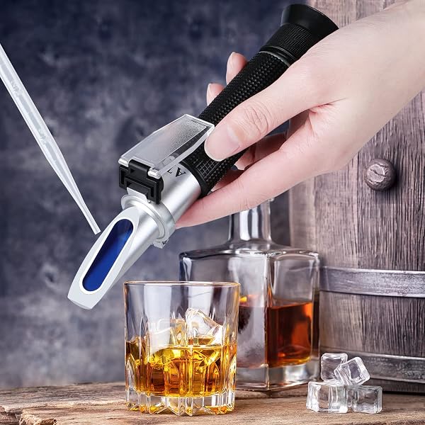 XRCLIF Réfractomètre d'alcool deHaute Précision 0-80% v/v, Outil de Mesure de la Teneur en Alcool Portable, Compteur d'alcool Réfractomètre Portable pour Bourbon Vodka Gin Whisky Scotch etc. - 2