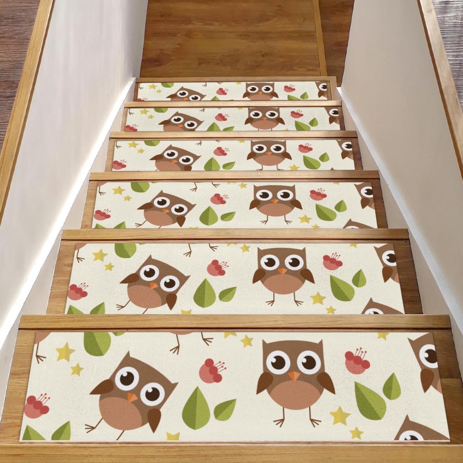 Peldaños antideslizantes para perros en escaleras de madera con diseño de búhos