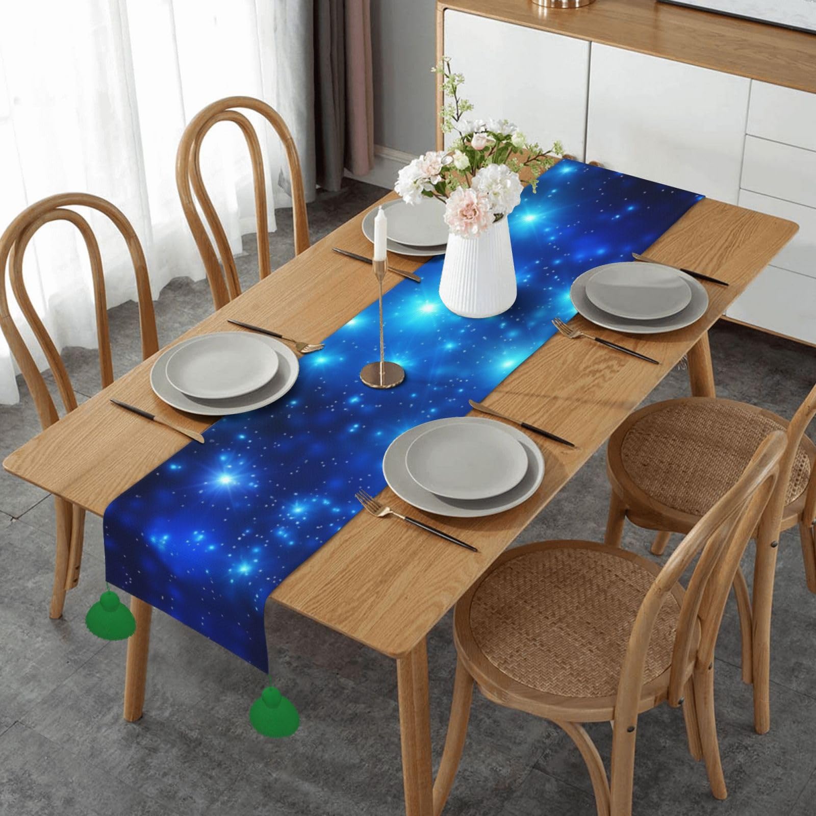 Chemin de table rustique aux finitions soignées et étoiles scintillantes bleu
