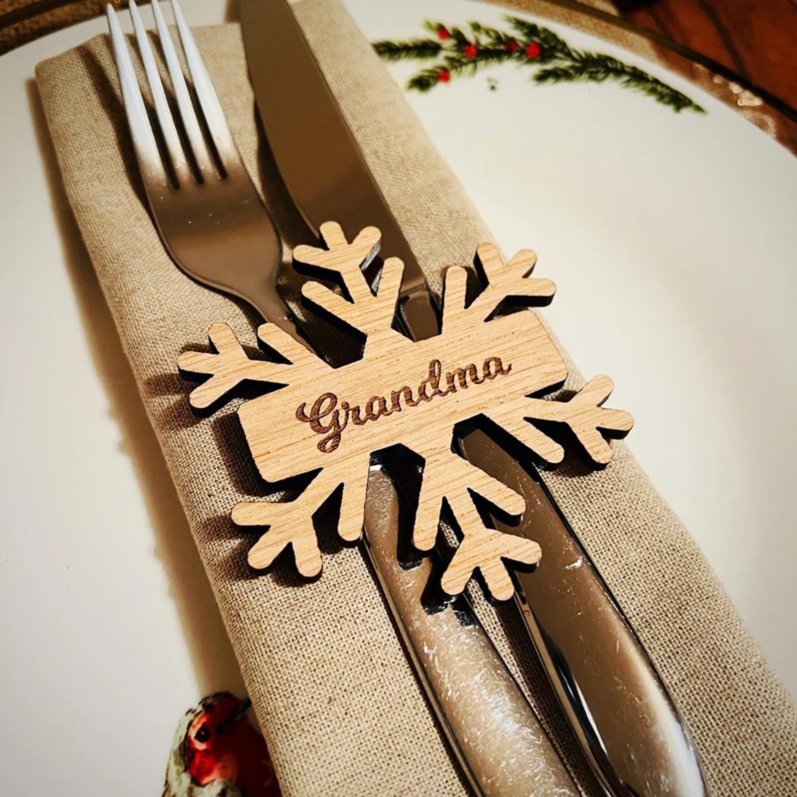 Personalisierbare hölzerne Weihnachts-Schneeflocken-Platzkarten, individuelle Namensschilder für Hochzeit, Tischdekoration, Gast-Geschenkanhänger (30 Stück)