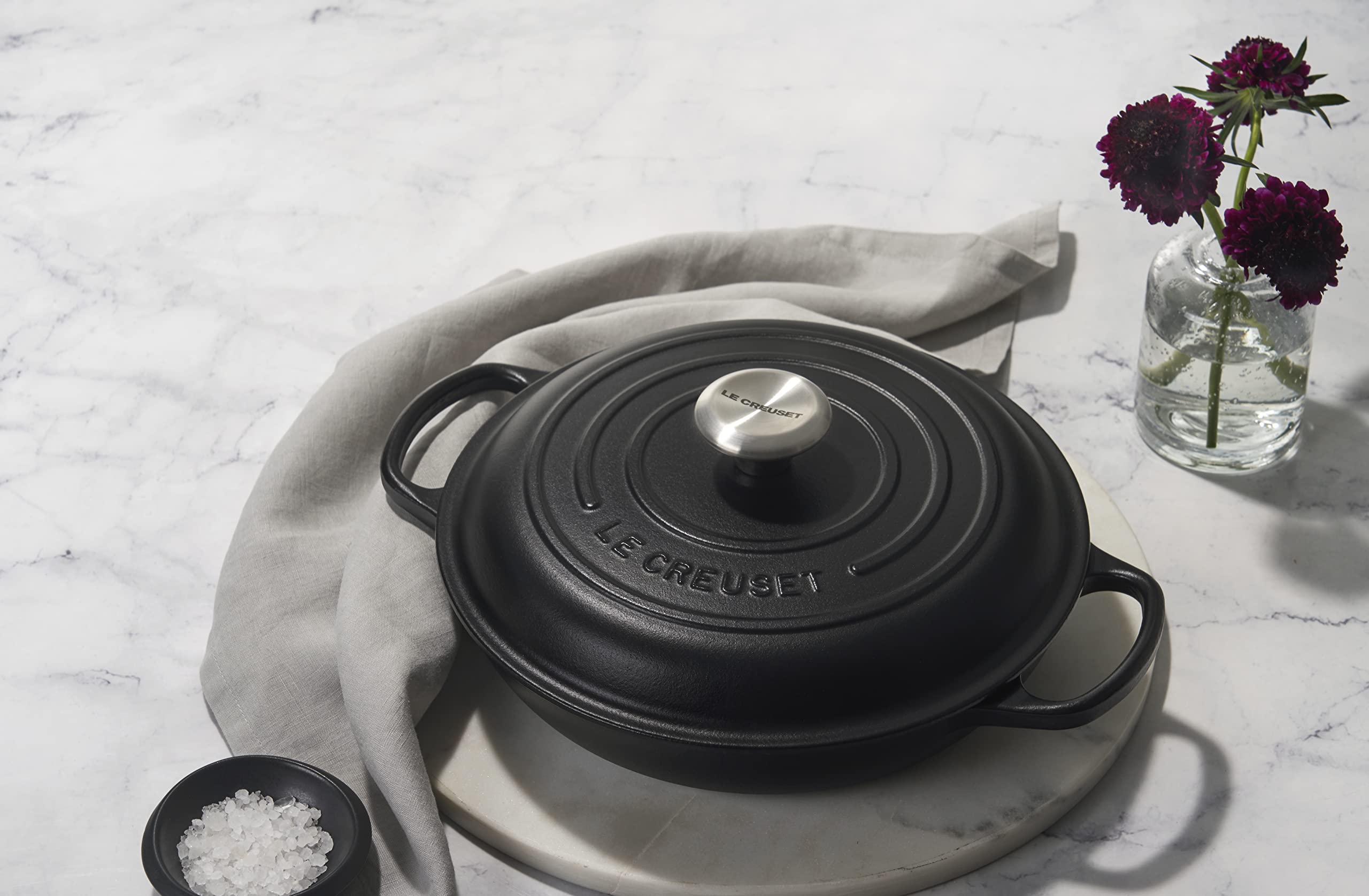 Le Creuset Cacerola baja de hierro fundido, 26 cm, 2, 2 L, Negro Mate, 21180260002430