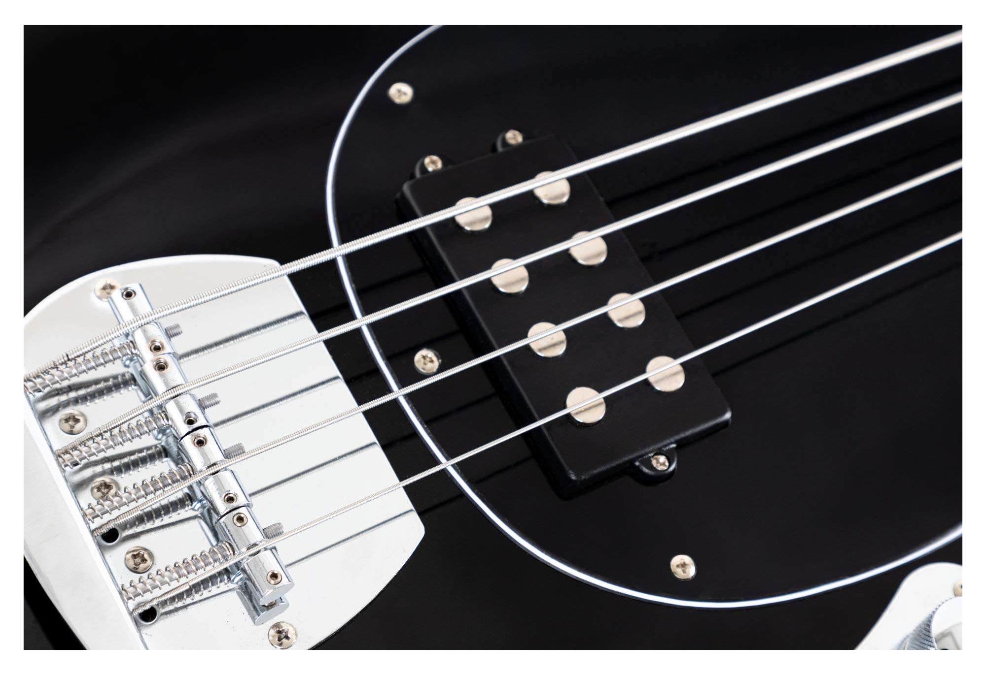 Rocktile MB-4 BK E-Bass - Body: Linde, Hals: Ahorn - Griffbrett: Technical Ebony - 2 Single Coil-Pickups im Humbucker-Format - Regler: 1x Blend, 1x Volume, 1x Tone - Schwarz