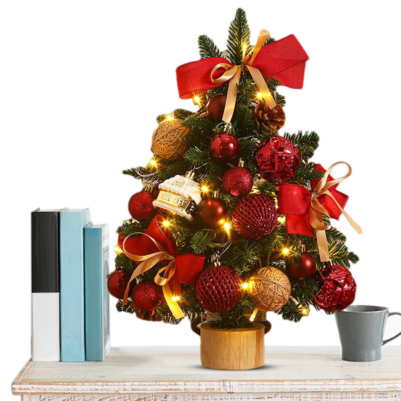Árbol de navidad de mesa y pequeños abetos decorativos con luces