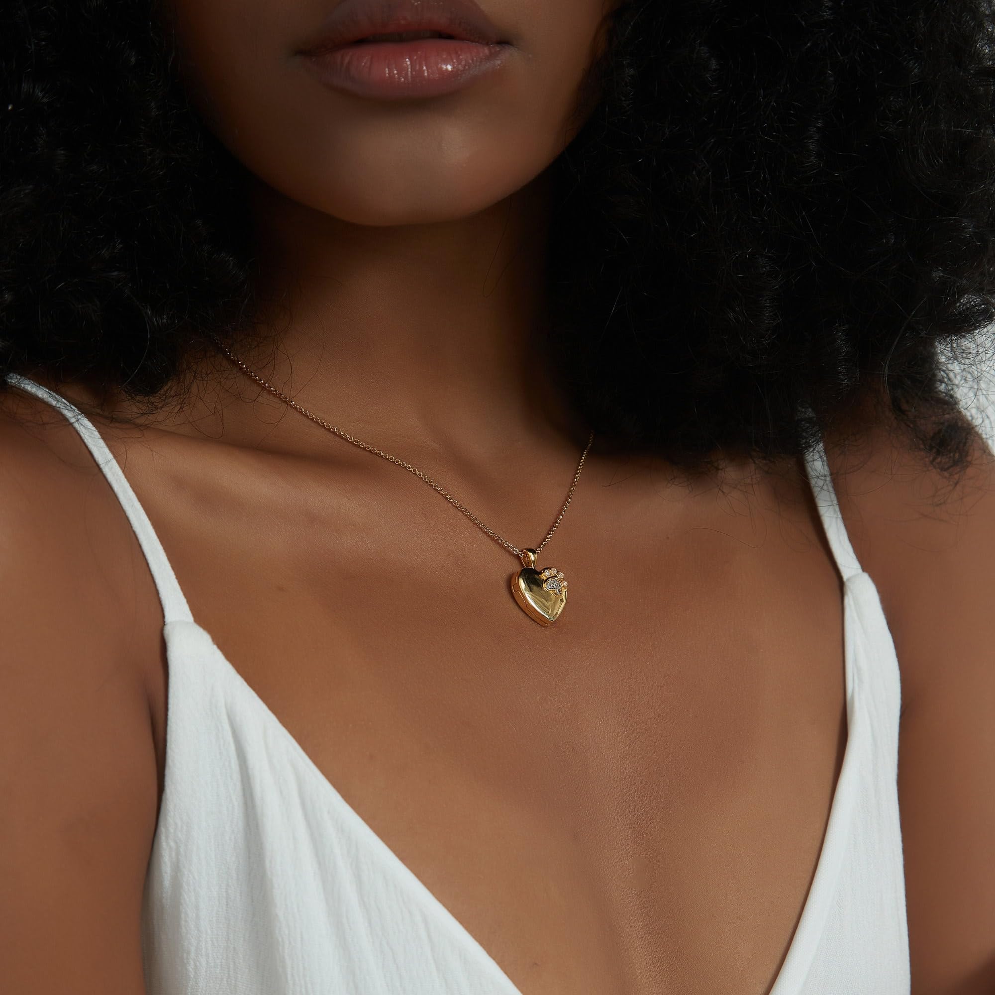 PERIMADE Collana con medaglione a forma di cuore personalizzato che contiene foto, ciondolo commemorativo personalizzato per donne, medaglione di memoria con messaggio di testo inciso personalizzato