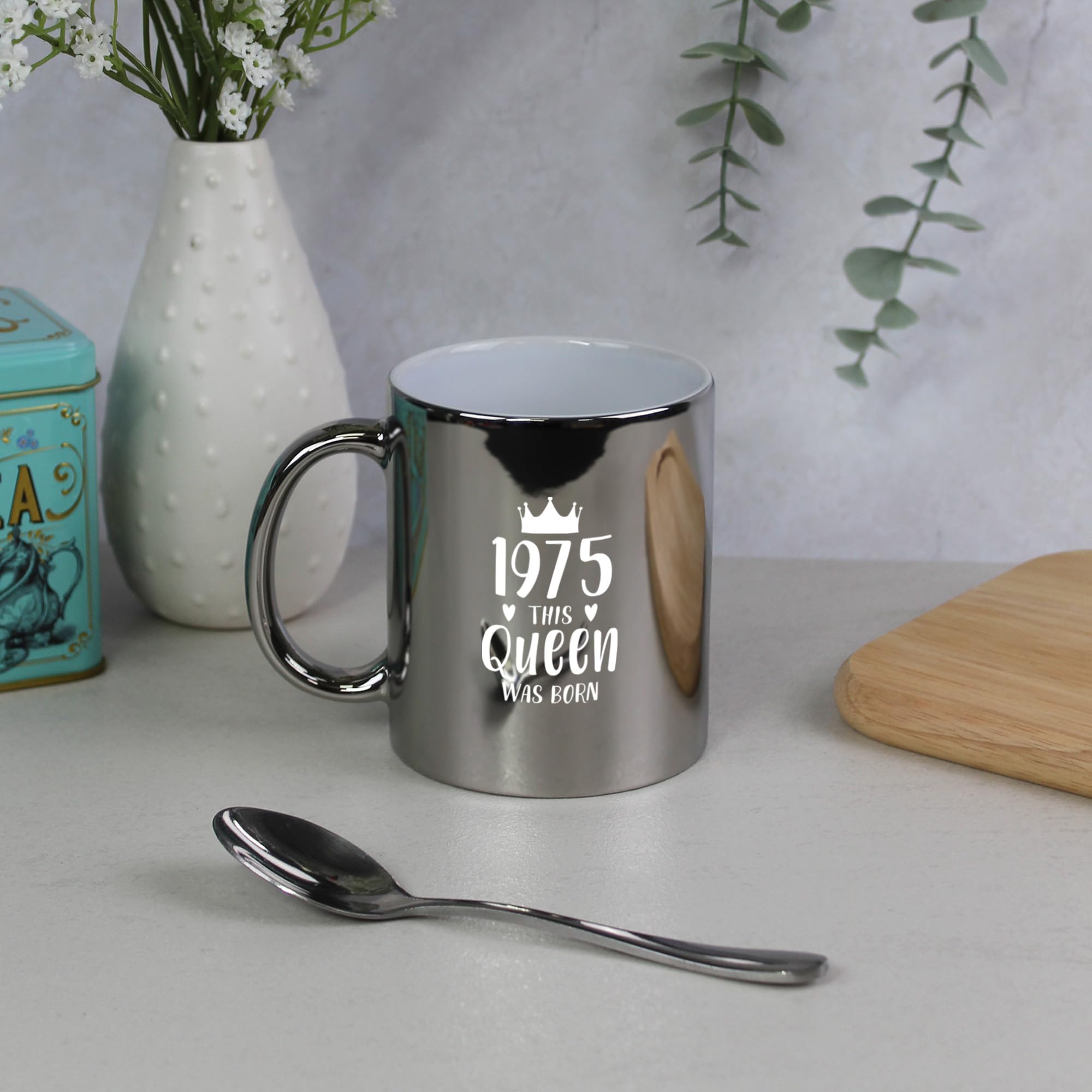 eBuyGB Engraved 1975 This Queen was Born Metallic Silver Coffee Mug, 50th Milestone Birthday Gift for Women, Fiftieth Gift for Her, 350 ml