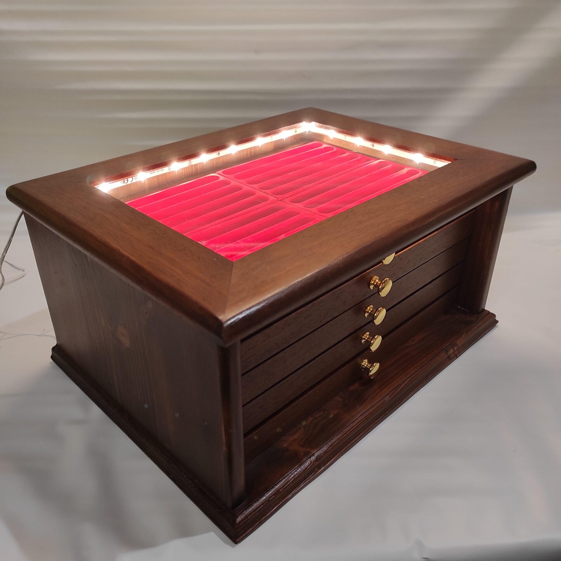 Drewniany organizer na biurko z oświetleniem LED, ekspozytor na pióra wieczne, długopisy i akcesoria piśmiennicze, elegancka szafka ekspozycyjna dla kolekcjonerów
