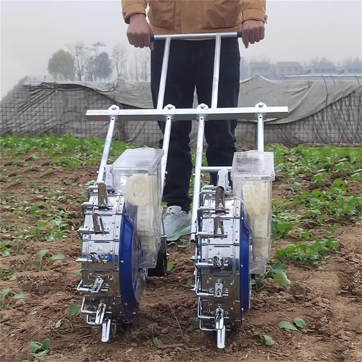 Semoir Manuel à Pousser, semoir en Rangs avec Profondeur de semis et écartement des Rangs réglables, Robuste, idéal pour Les potagers avec maïs, Haricots, Pois(semis précis)(9 Nozzles)