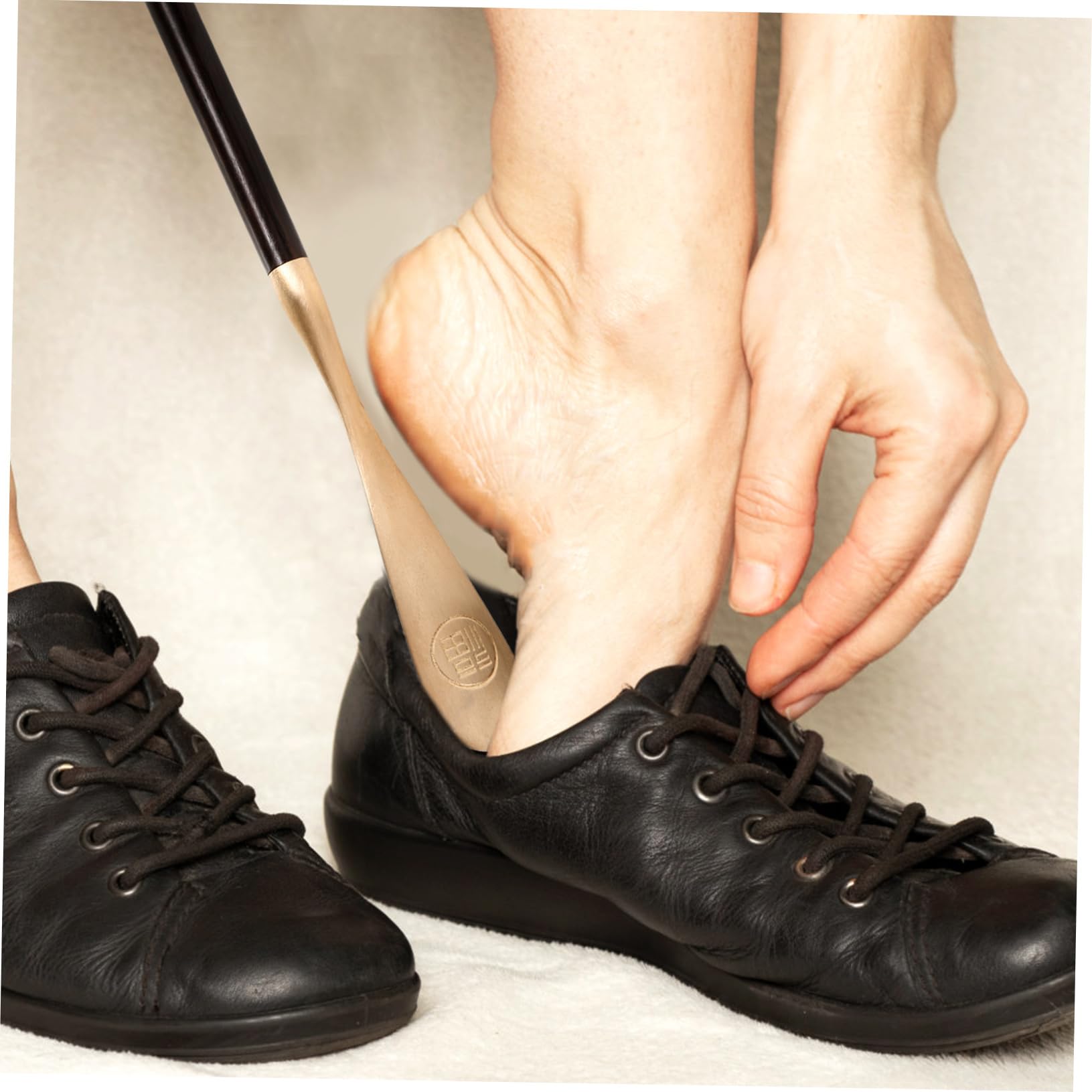 Cabilock Calzascarpe Maniglia Estrattore Stivali Corna Di Scarpe Da Scarpe Aiutante Di Scarpe Pigro Per Gli Anziani Corno Da Stivale Cucchiaio Da Scarpe Manico Lungo Ebano
