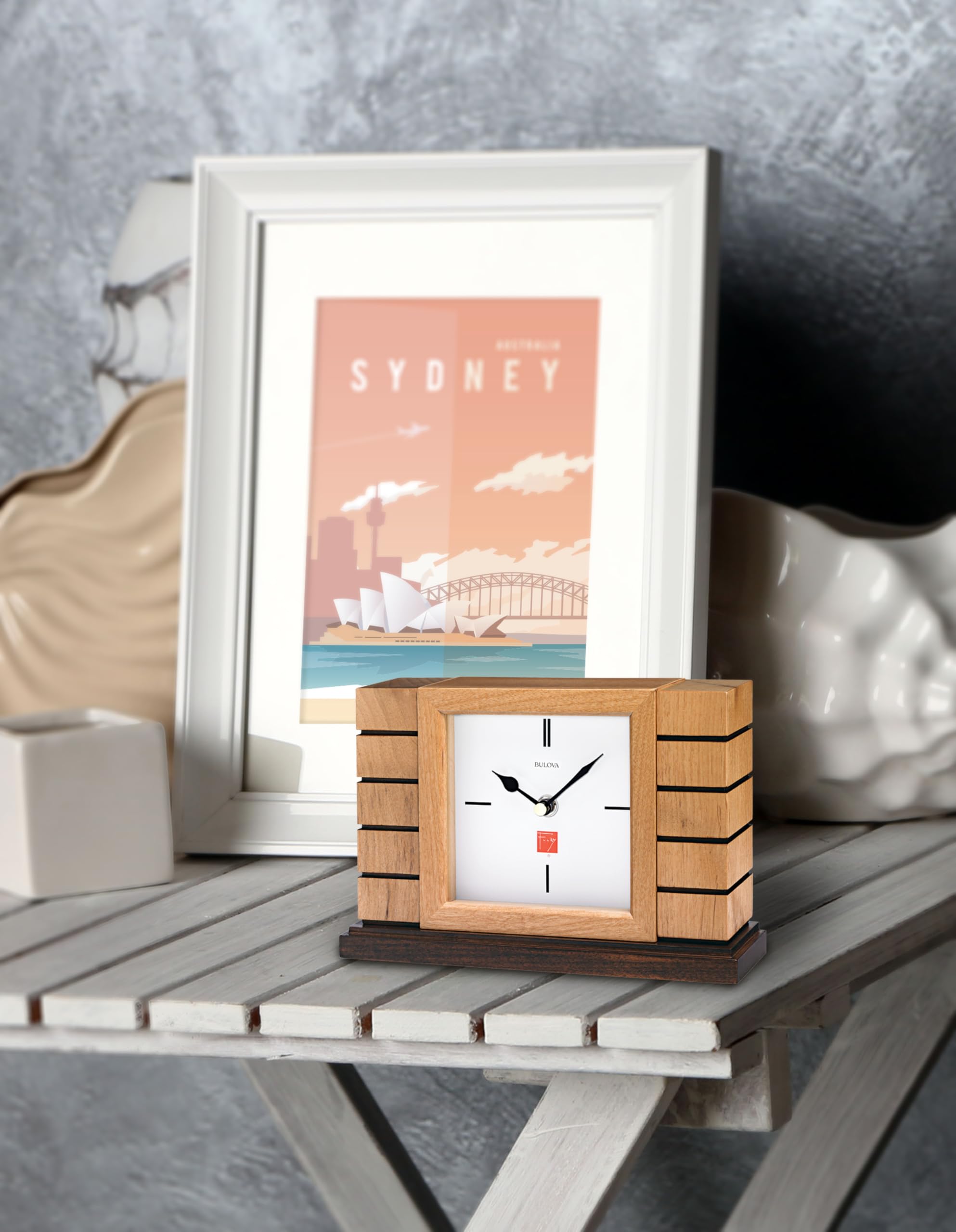 Bulova B1659 Usonian II Frank Lloyd Wright - Reloj de Mesa, Madera Dura, Acabado Natural con Base de Tinte de Nogal