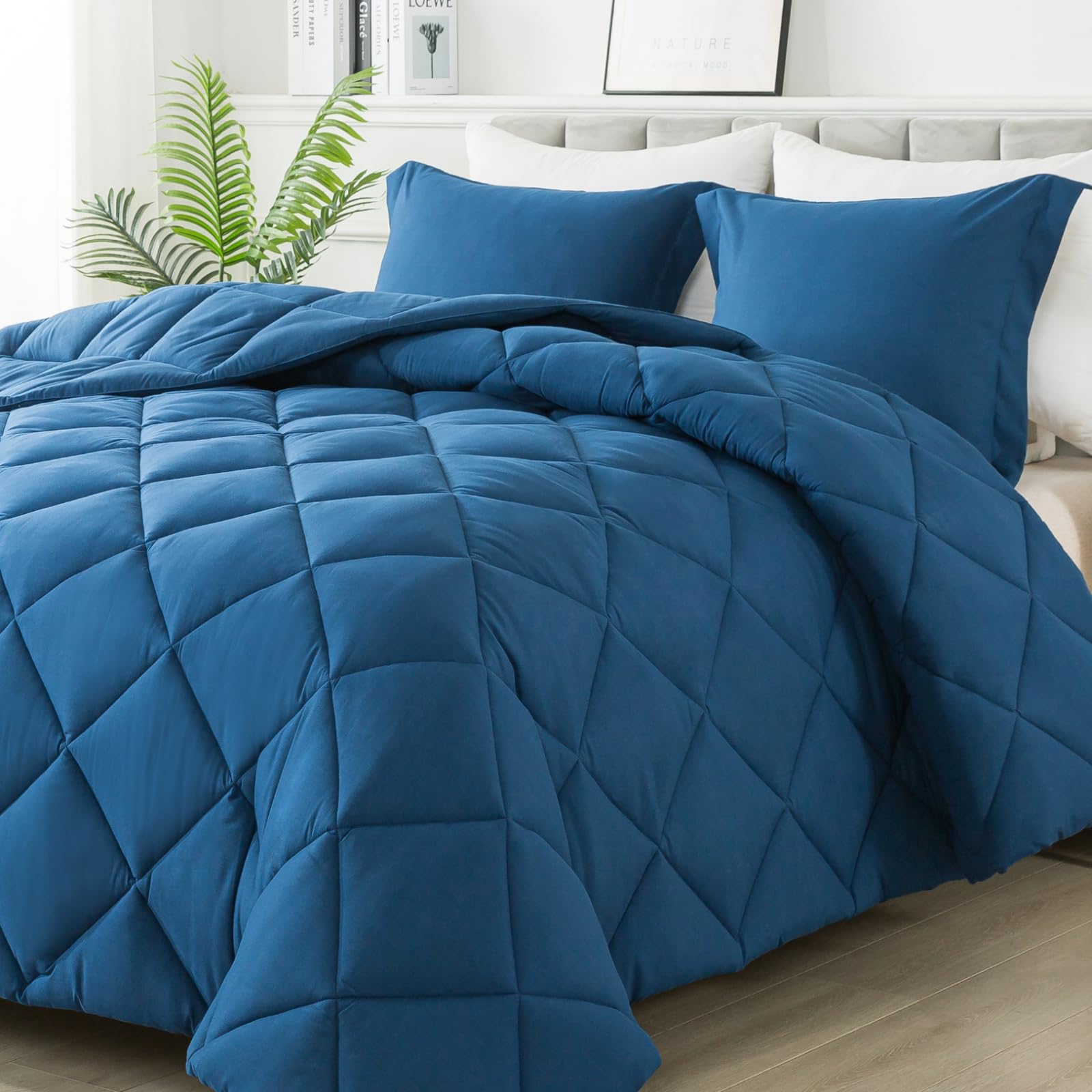 HYLEORY Queen Size Comforter Set with 2 Pillow Shams - Down Alternative Bed Comforters Bedding Sets for All Season - Lightweight - Machine Washable - Navy Blue