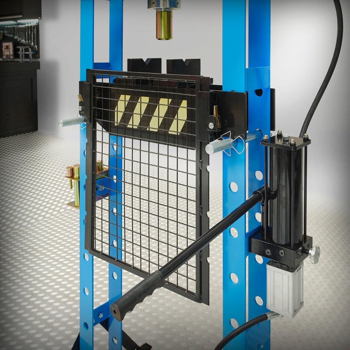 Datona Werkstattpresse 20 Tonnen hydropneumatisch mit Manometer fahrbarem Zylinder höhenverstellbarem Sicherheitskäfig und Hand- oder Druckluftbedienung für Werkstatt und Garage