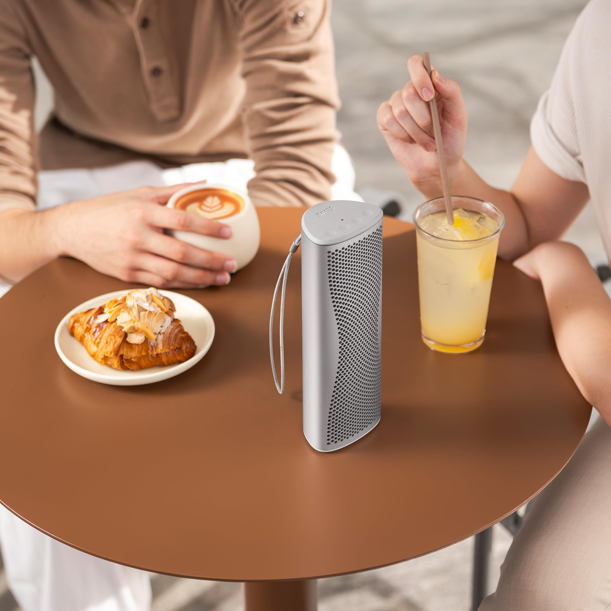 KEF Muo – Enceinte Bluetooth Puissante, Argent | Portable sans Fil | Bluetooth 5.4 aptX Adaptive | USB-C | Certification IP67 Étanche | 24 h d’autonomie | Maison, Extérieur & Voyage