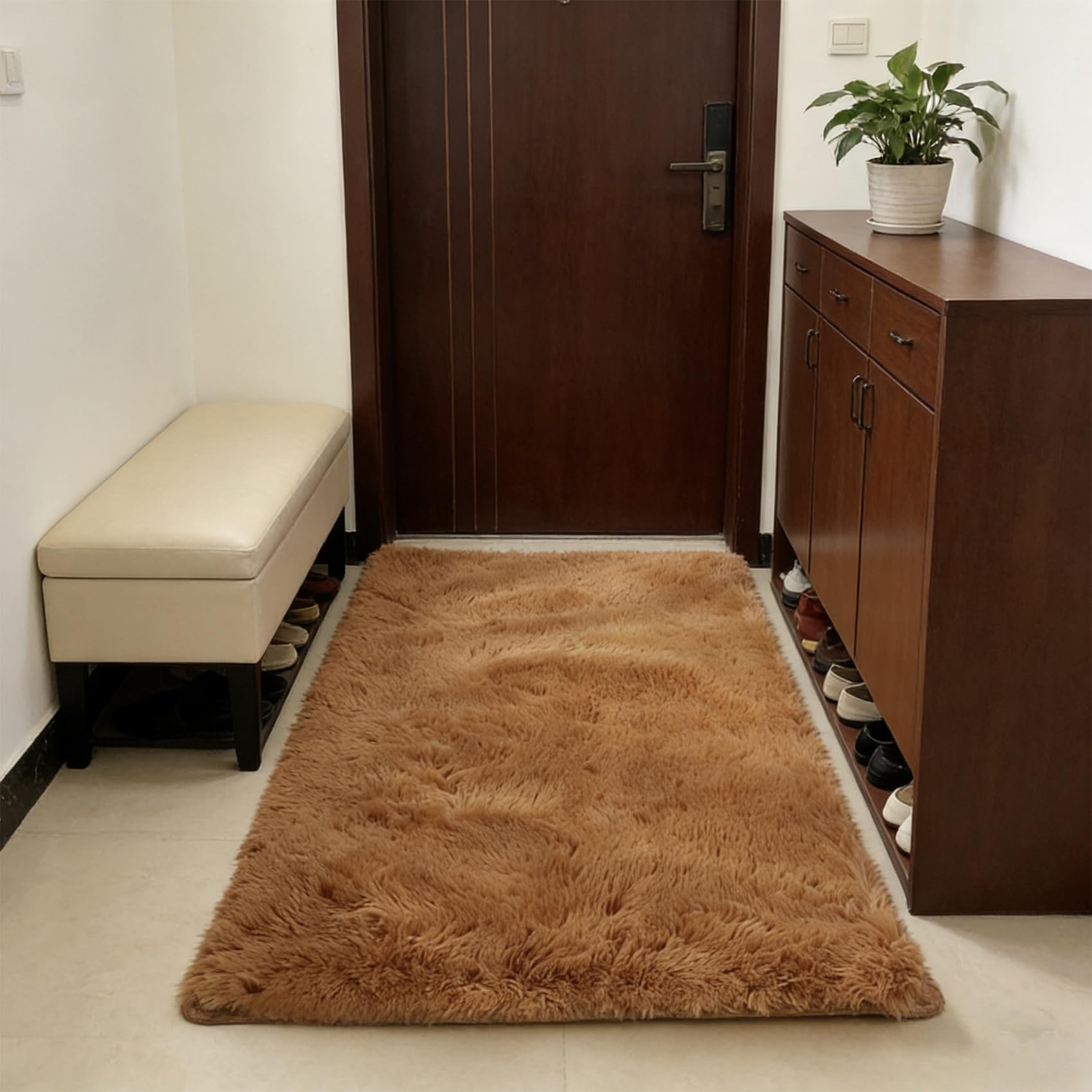 Tapis de salon élégant marron à poils longs et design moderne