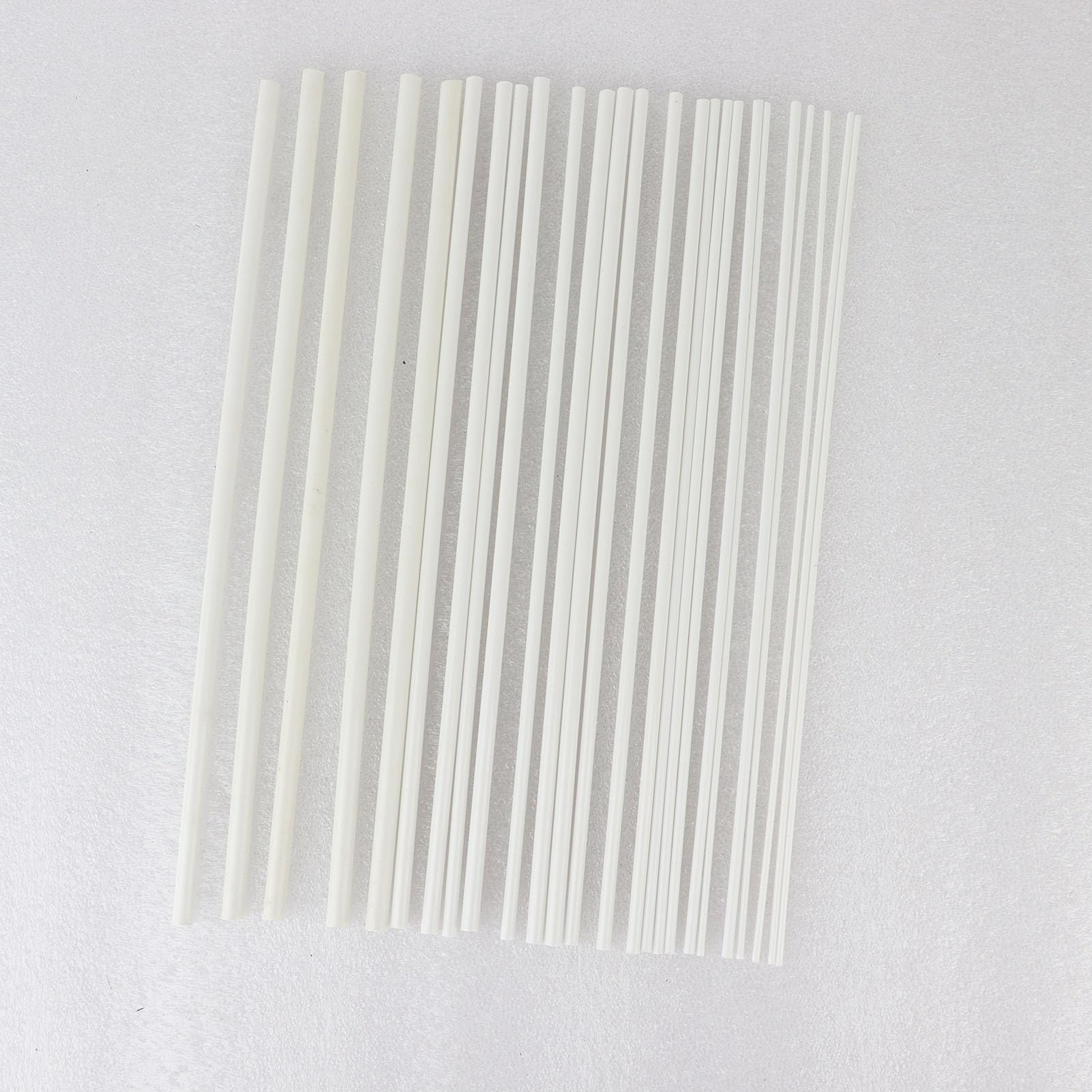 Tubi rotondi in plastica ABS set 25 pezzi 2-6 mm 25 cm bianco per modellismo