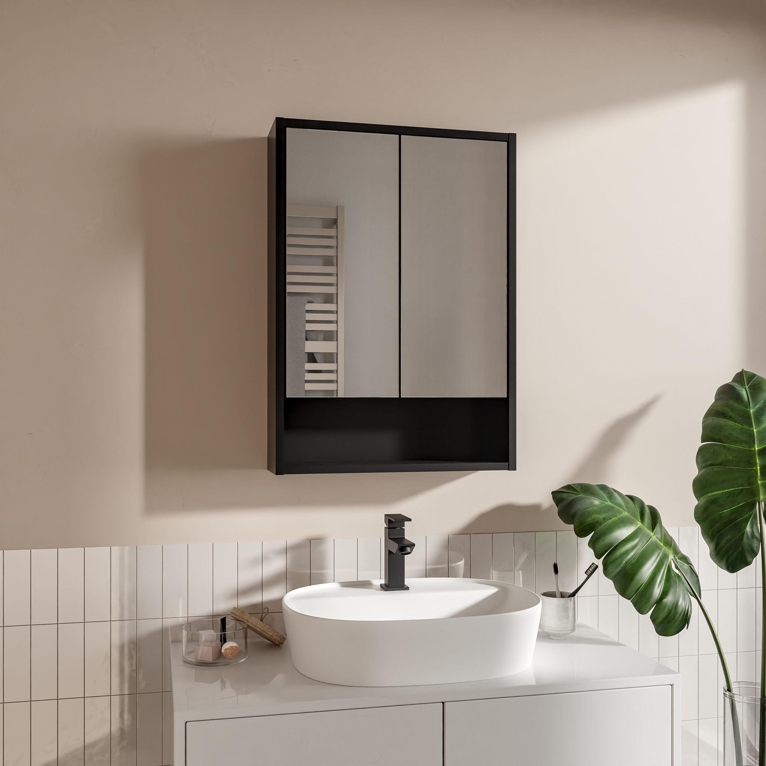 Armadietto Bagno Con Specchio LED 50x70 cm Nero, Mobile Specchio Bagno Sospeso Con Luce LED 4000K, Presa Elettrica e Interruttore, Pensile Bagno Con Ripiani In Vetro, Specchiera Bagno Moderna